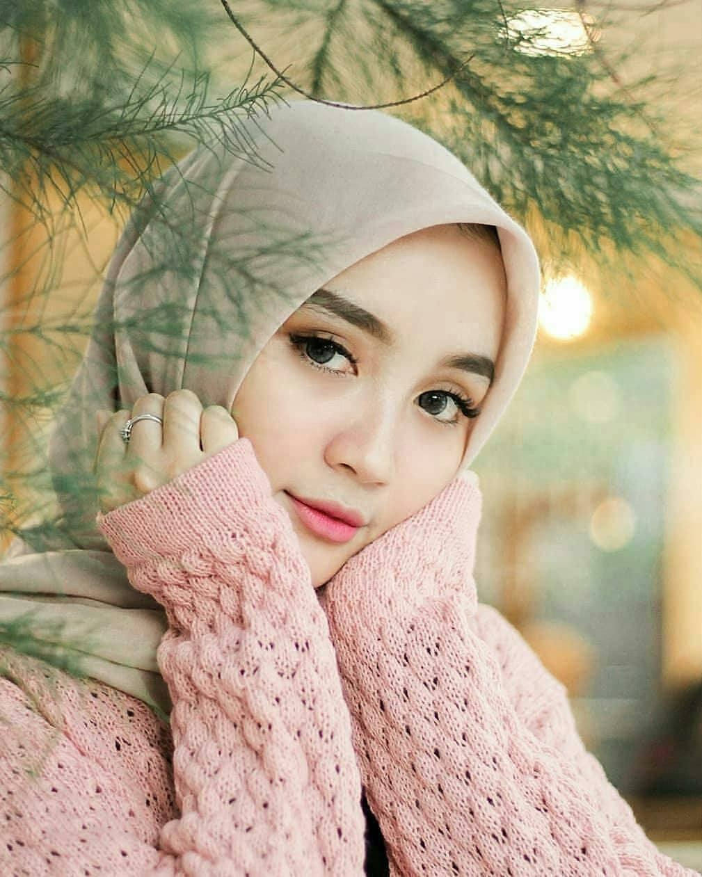 hijab girl, pink knit sweater, soft beige hijab, SD Phone Wallpaper