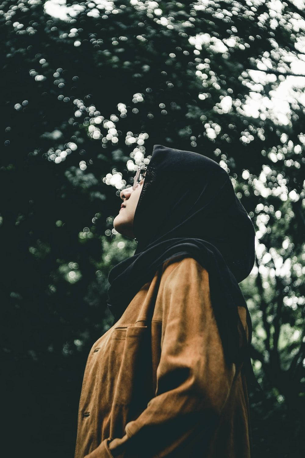 vintage aesthetic, black hijab, brown coat, HD Phone Wallpaper
