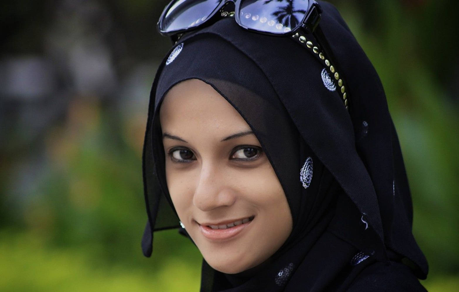 black hijab, silver embroidery, sunglasses, HD Desktop Wallpaper