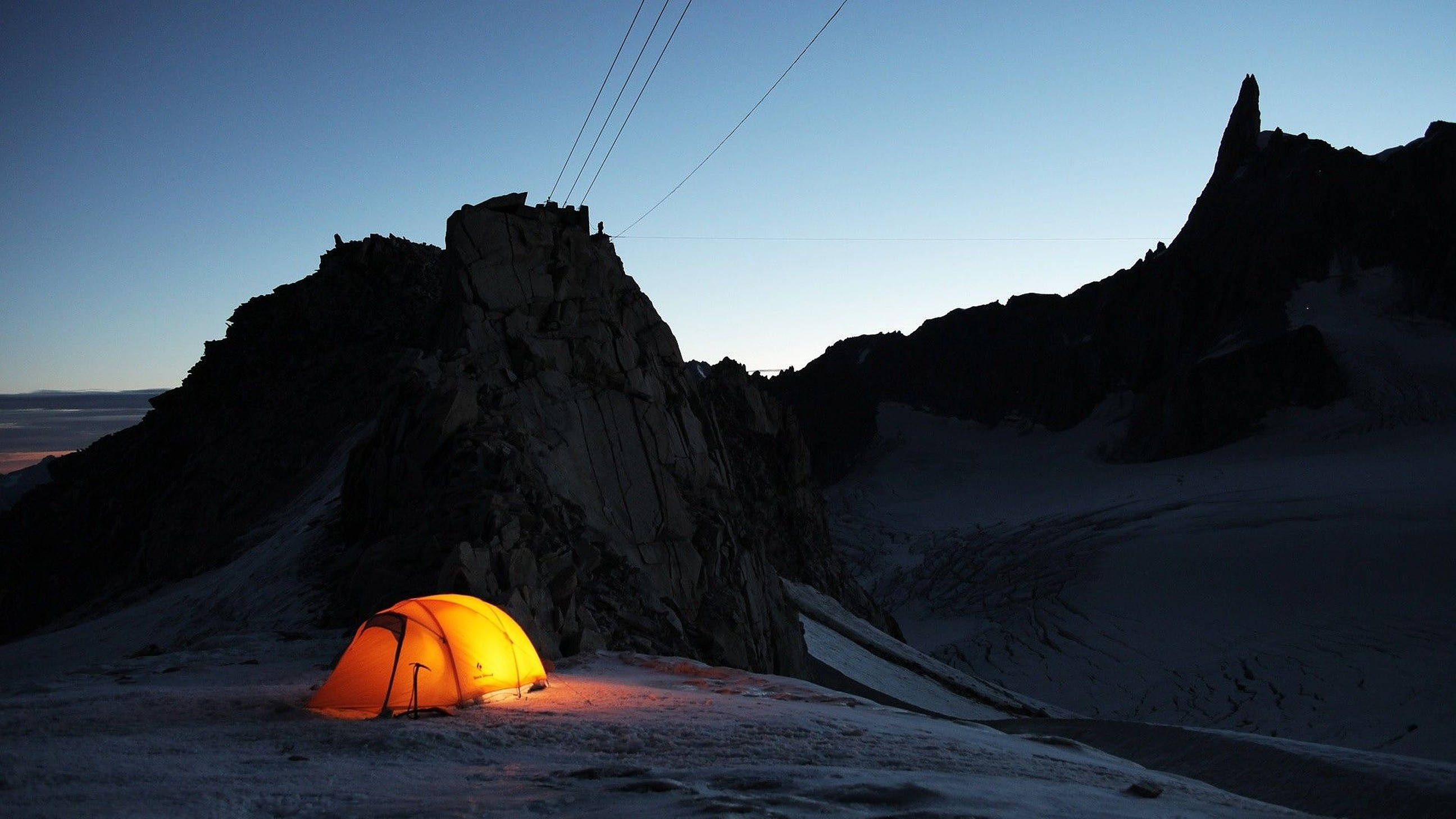 glowing orange tent, snow, twilight, 2K Desktop Wallpaper
