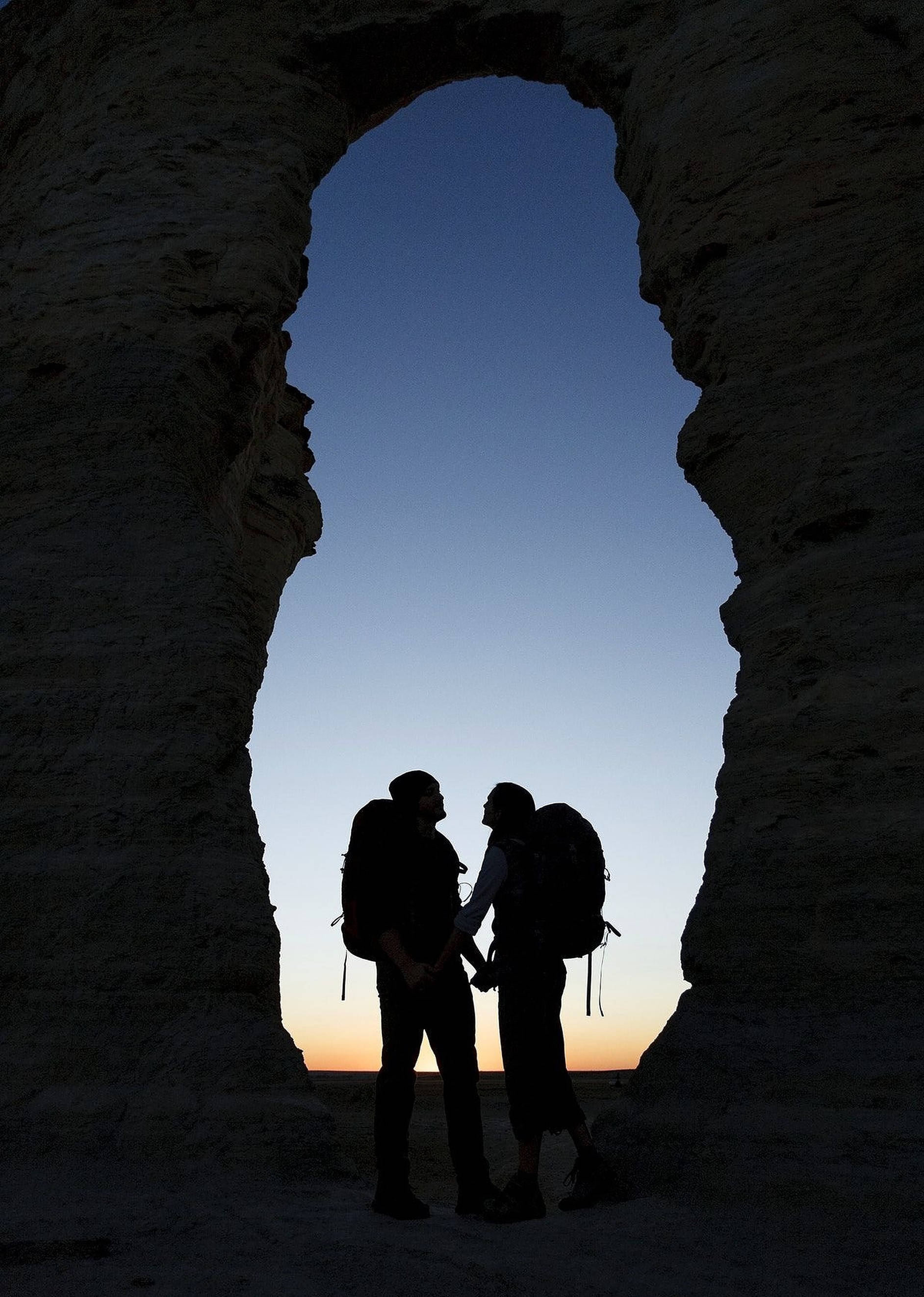 couple, hiking, silhouette, 2K Phone Wallpaper