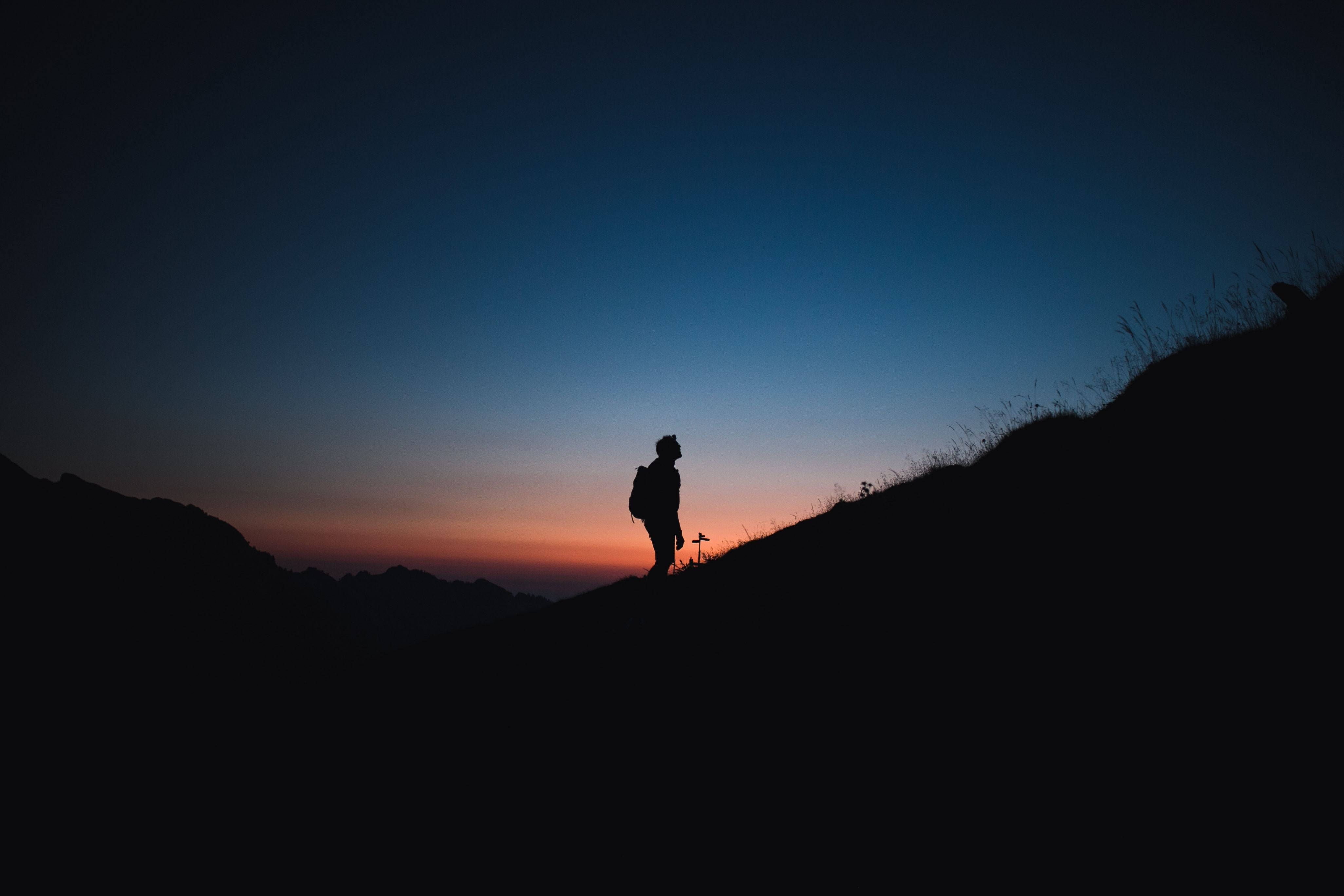 lone hiker, mountain ridge, twilight, 4K Desktop Wallpaper