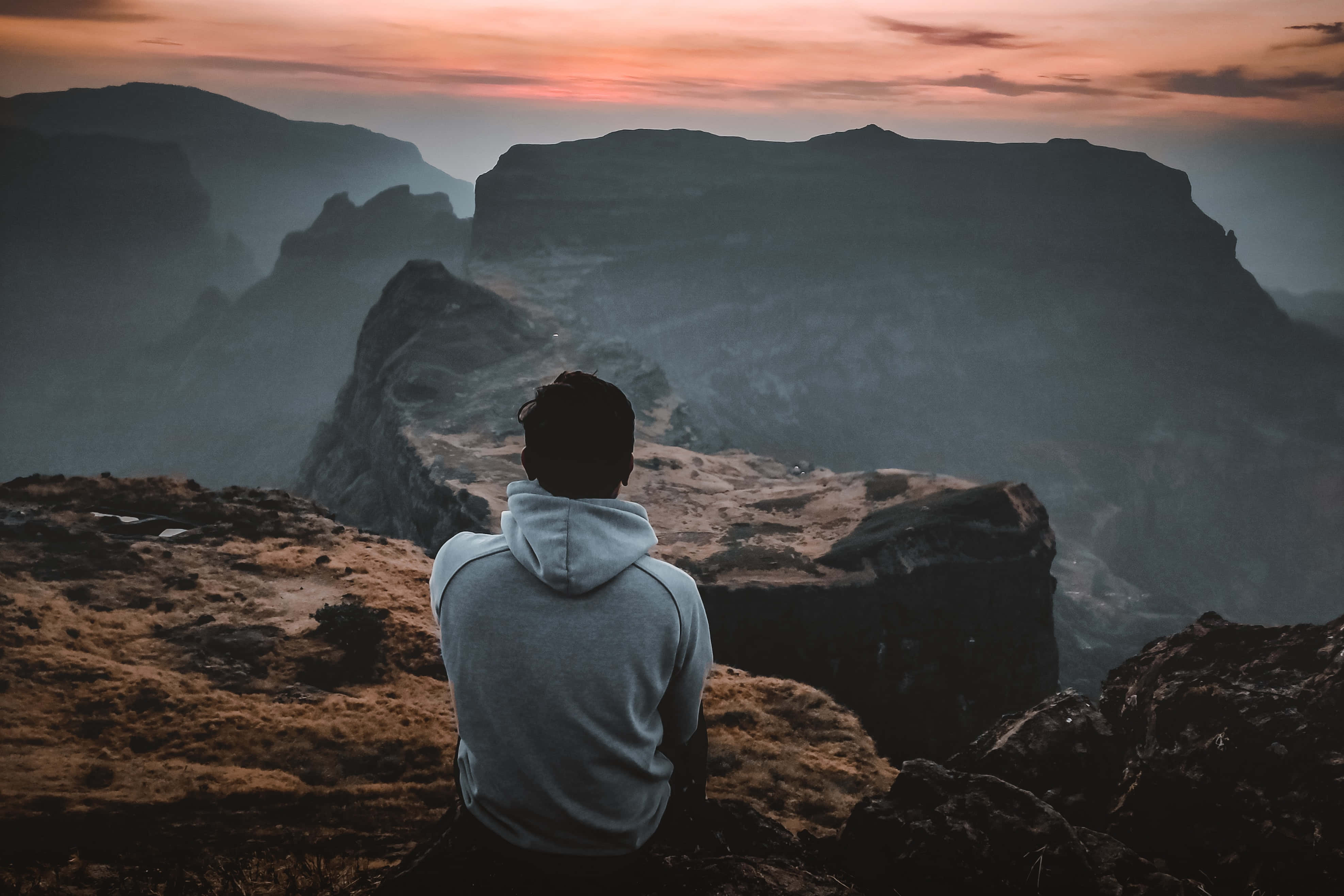 hoodie, rocky cliff edge, vast mountain range, 4K Desktop Wallpaper