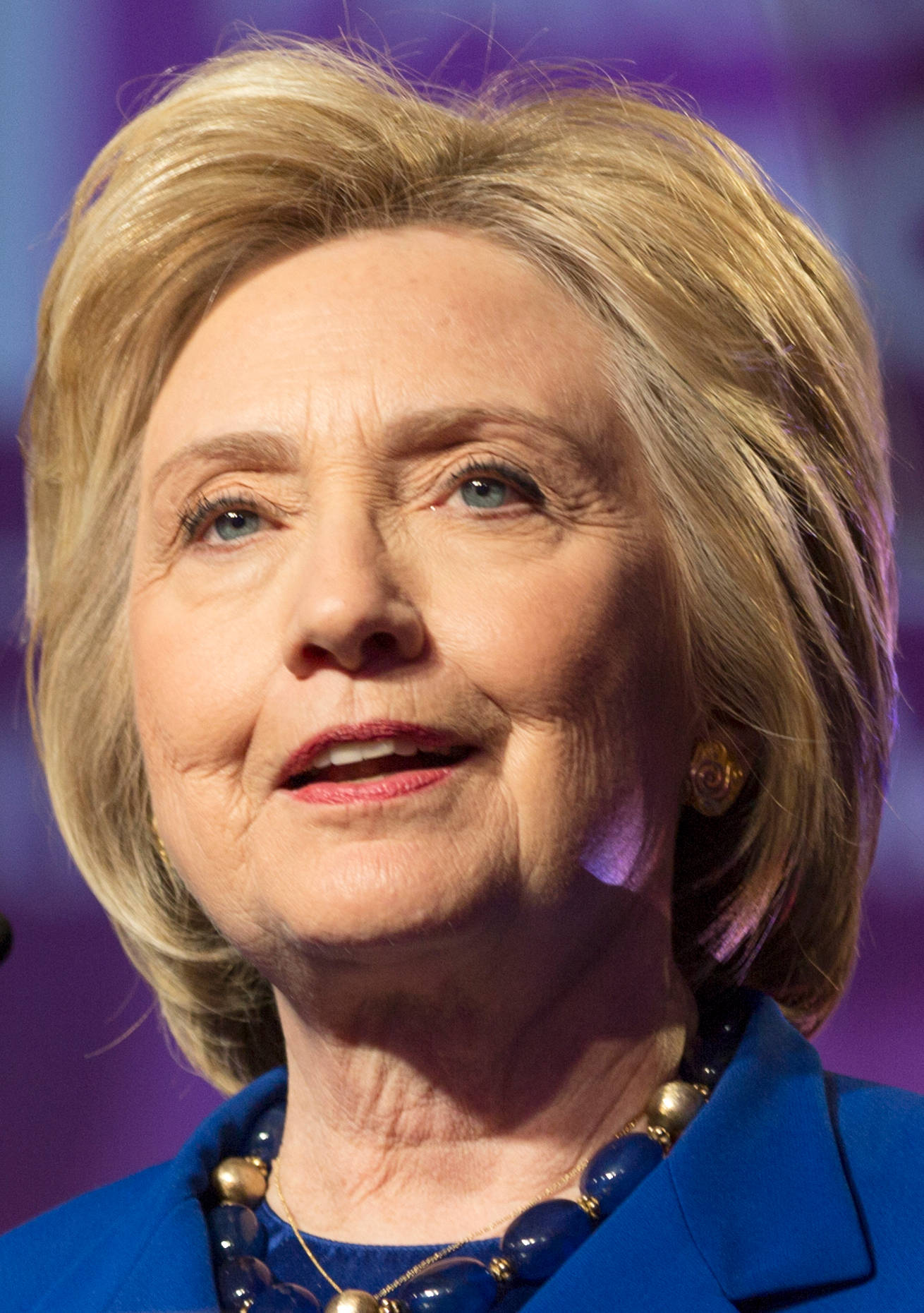 Hillary Clinton, blue suit, beaded necklace, HD Phone Wallpaper