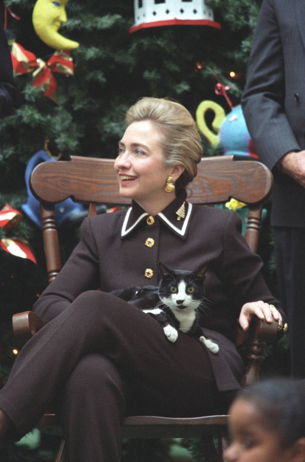 Hillary Clinton, black and white cat, wooden rocking chair, HD Phone Wallpaper