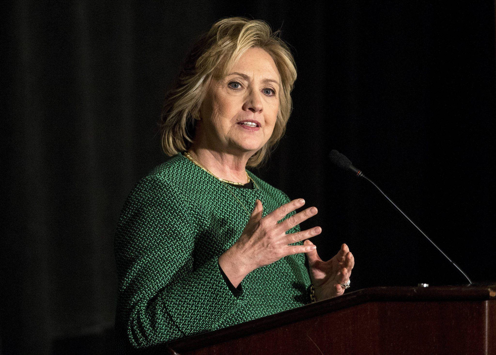 Hillary Clinton, green textured blouse, podium, Full HD Desktop Wallpaper