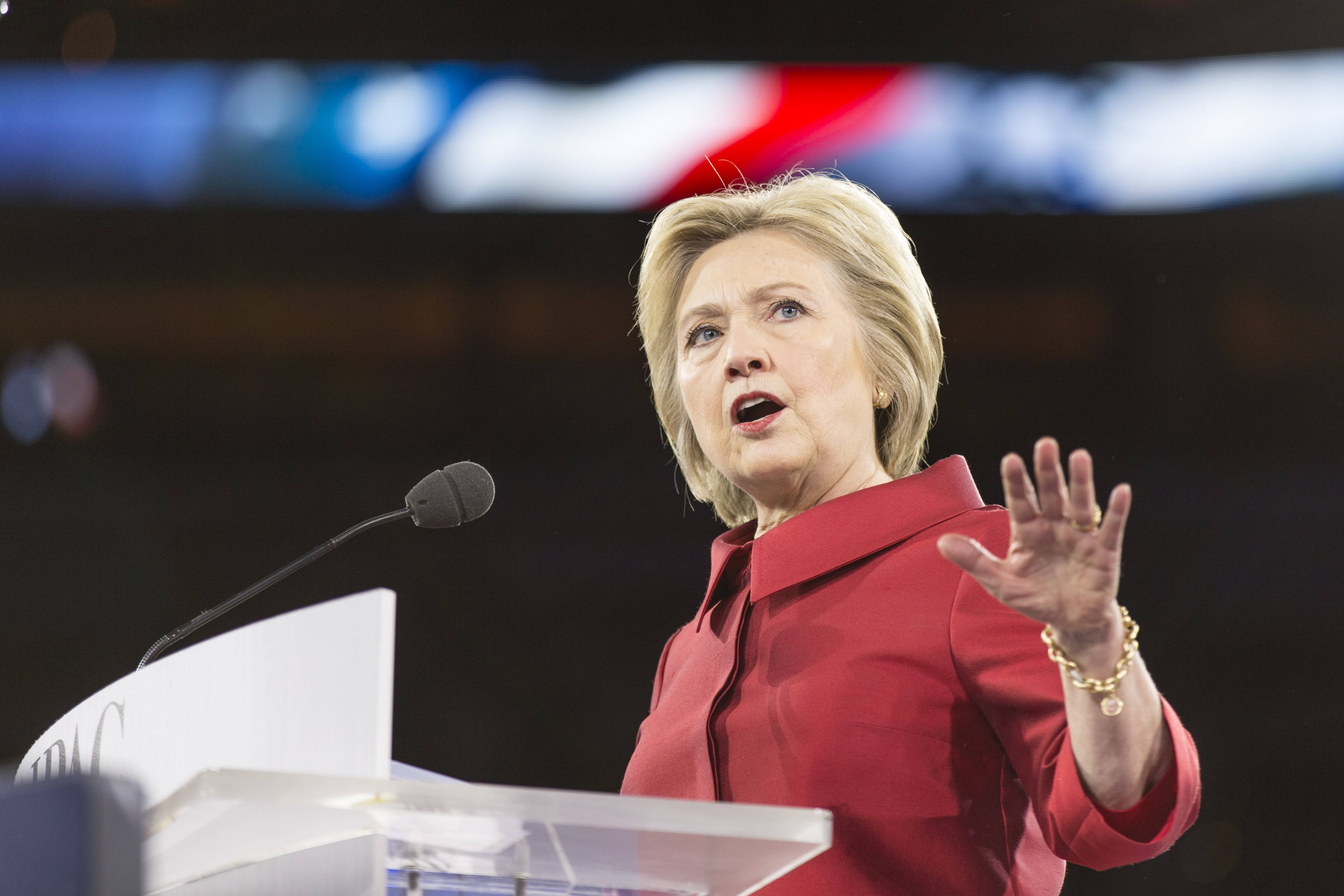 Hillary Clinton, red suit, microphone, 4K Desktop Wallpaper