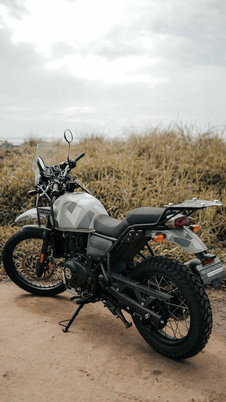 White Himalayan Bike, overgrown field, dirt, HD Phone Wallpaper