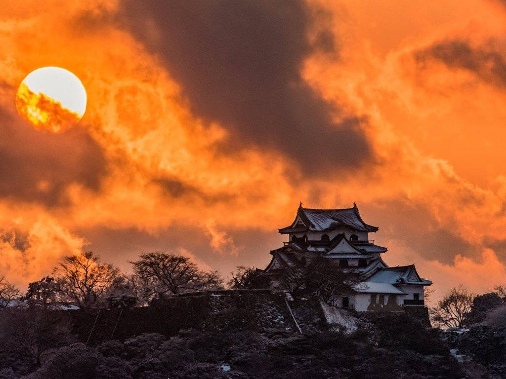 Himeji Castle, dusk, fiery orange sunset sky, SD Desktop Wallpaper