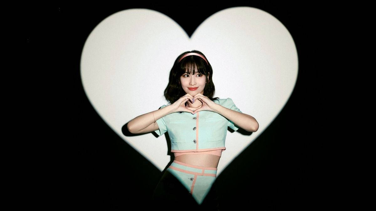 Hirai Momo, mint green outfit, heart-shaped light, SD Desktop Wallpaper