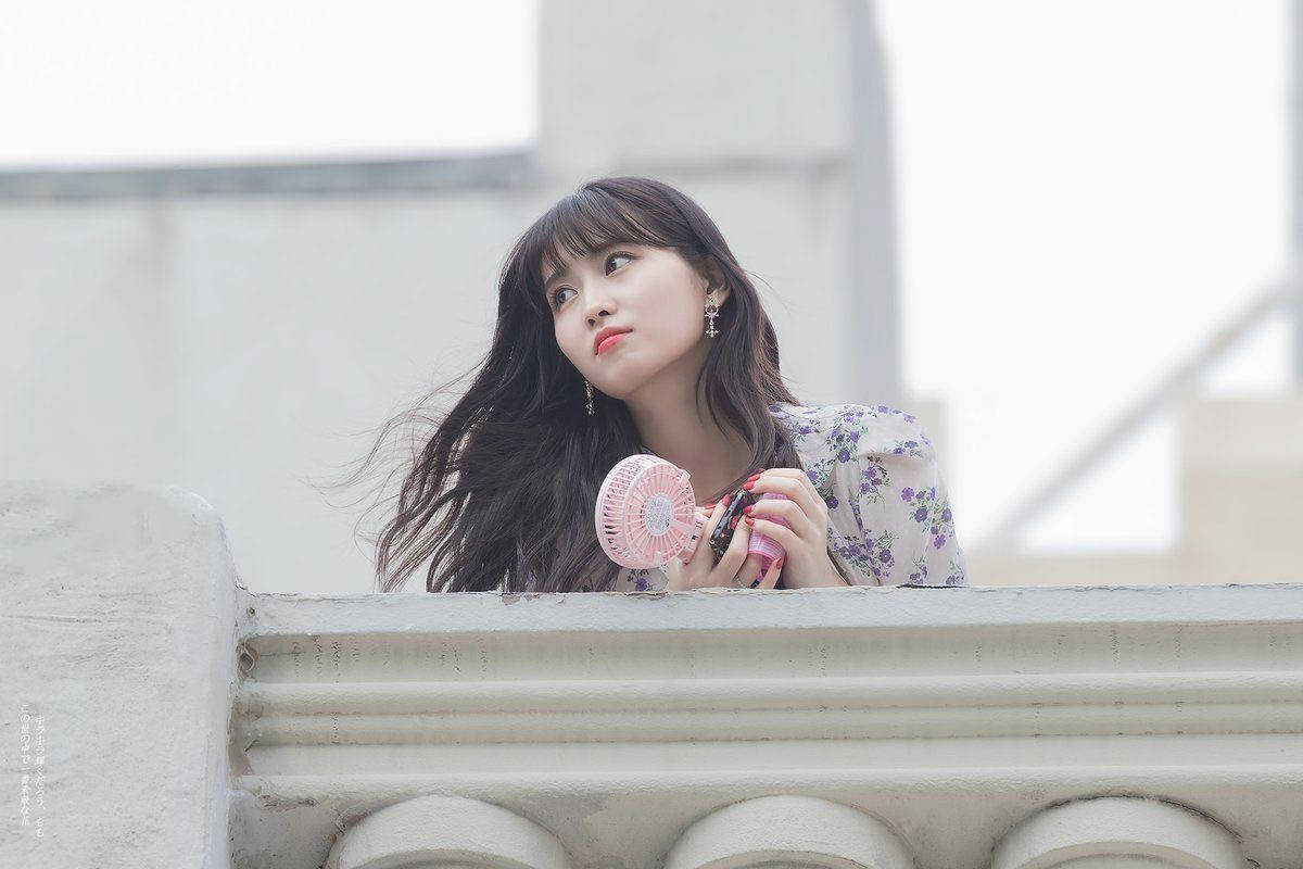 Hirai Momo, pink handheld fan, stone balcony, SD Desktop Wallpaper
