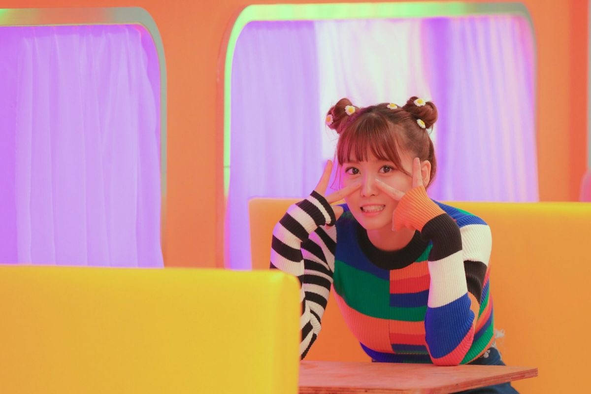 Hirai Momo, twin buns, heart gesture, SD Desktop Wallpaper