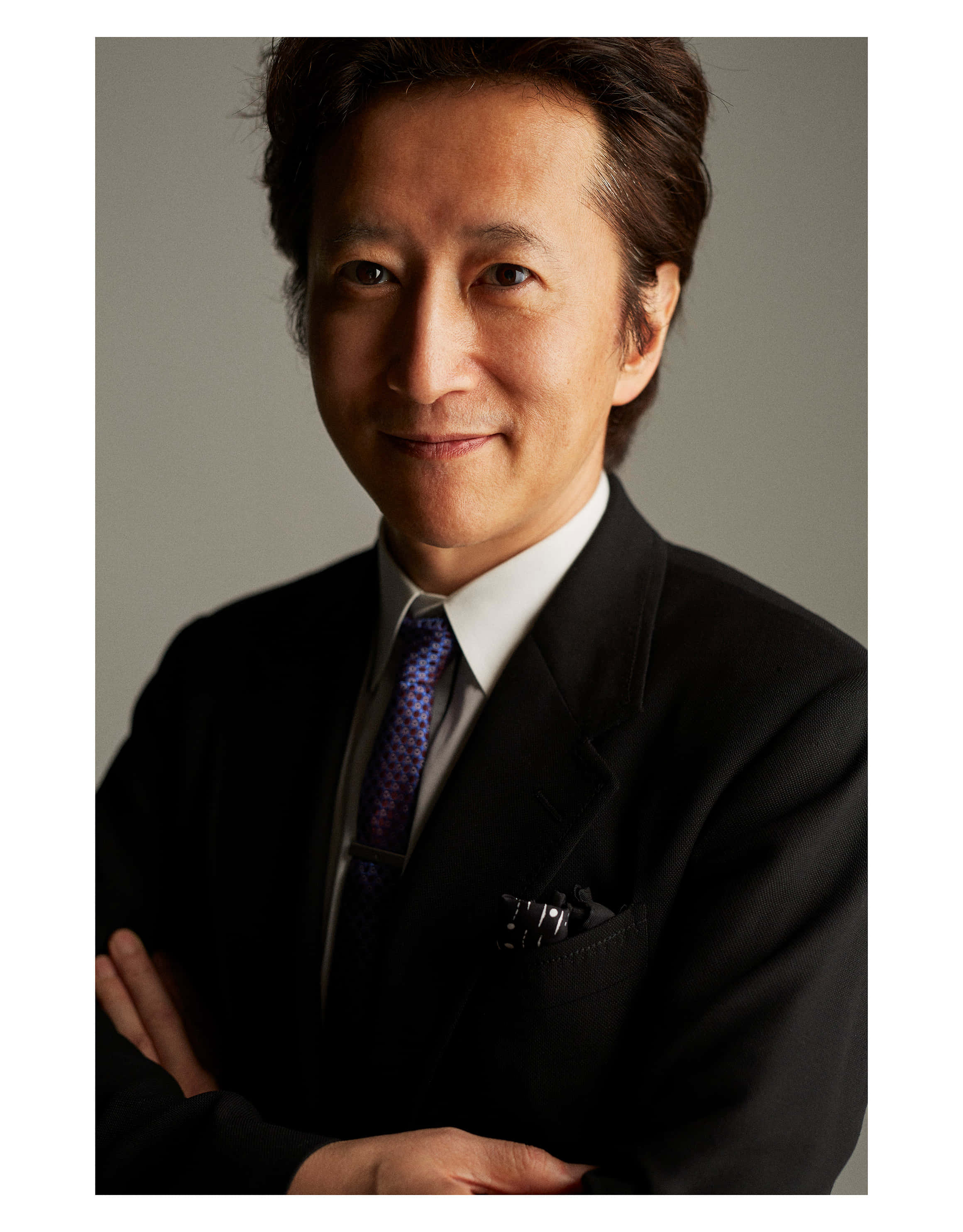 Hirohiko Araki, black suit, patterned tie, 2K Phone Wallpaper