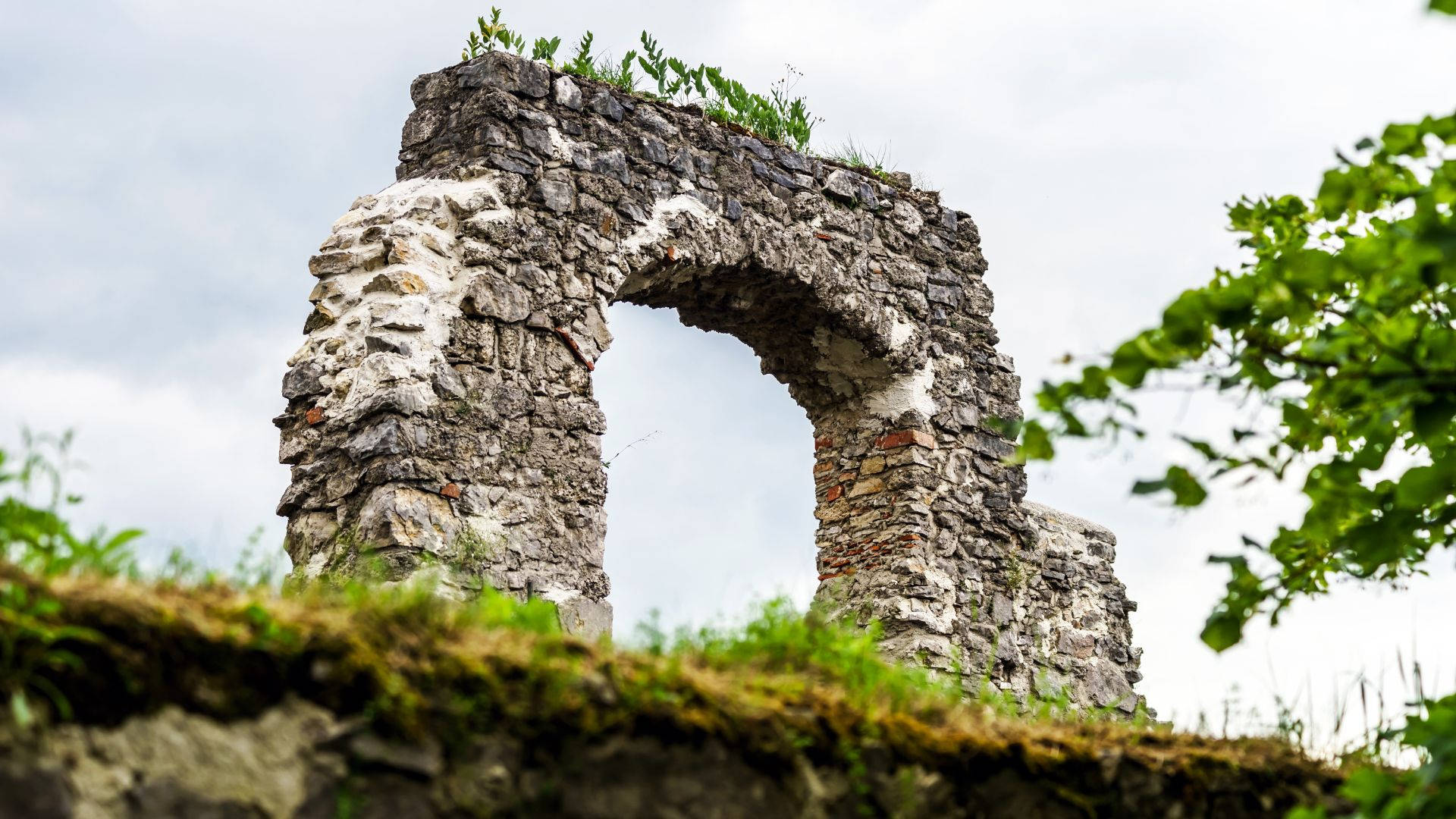 Ancient stone archway, moss, ferns, Full HD Desktop Wallpaper