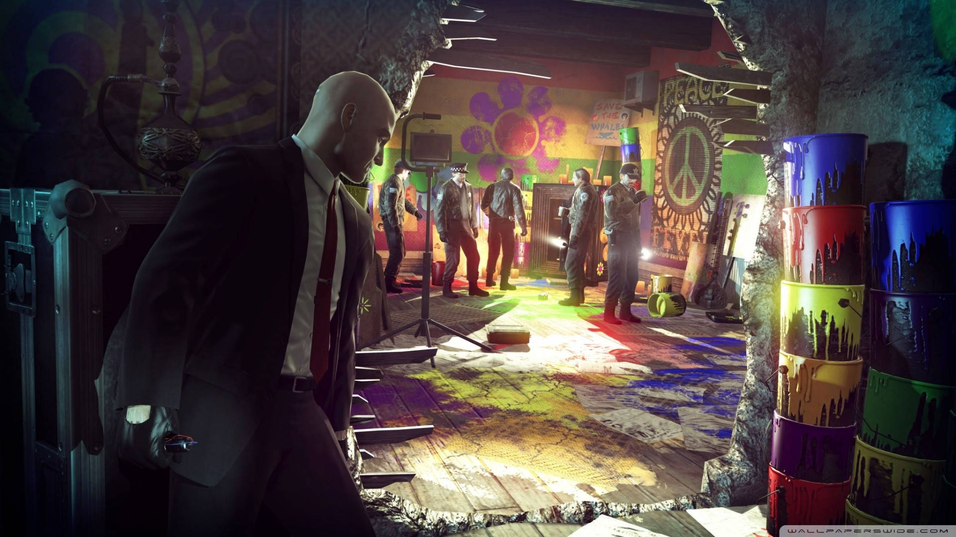 Hitman Contracts, graffiti-covered underground hideout, armed guards, Full HD Desktop Wallpaper