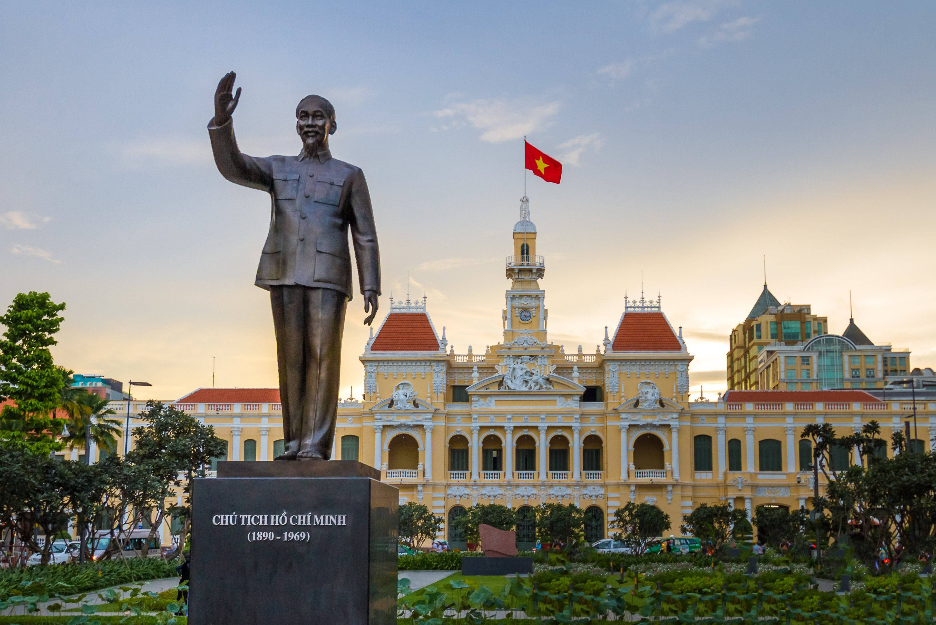Ho Chi Minh City, bronze statue, Ho Chi Minh, 2K Desktop Wallpaper
