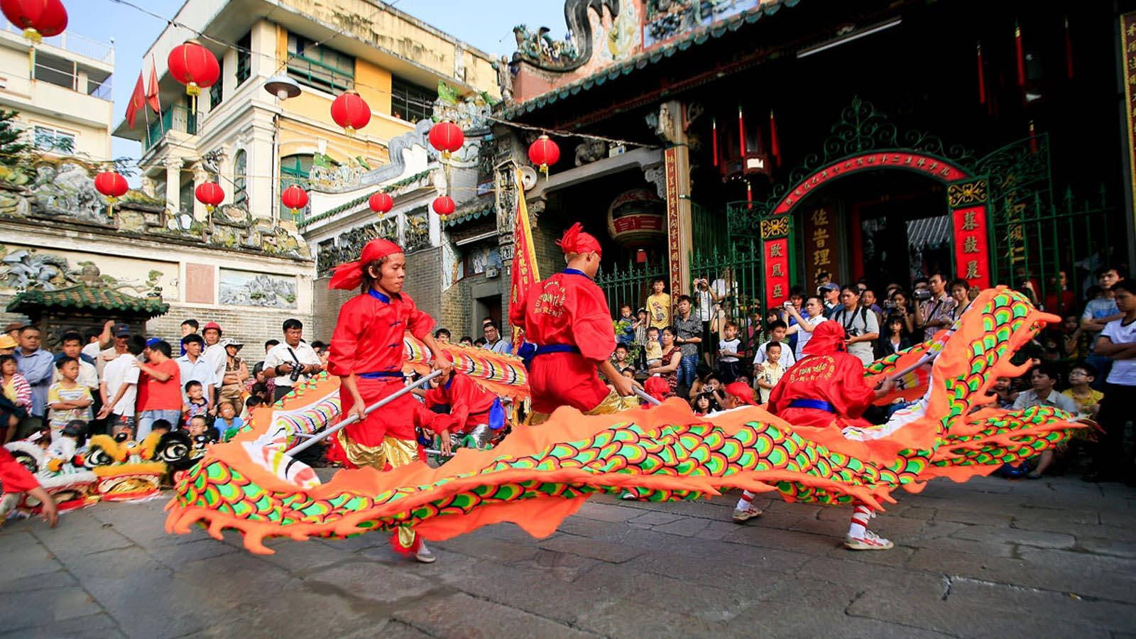 Ho Chi Minh City, dragon dancers, red costumes, HD Desktop Wallpaper