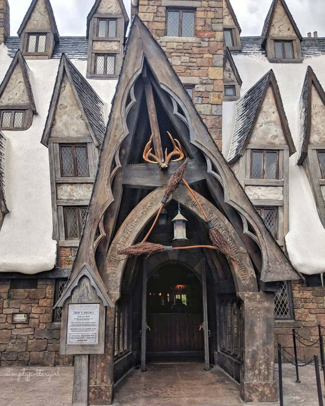 Hogsmeade, dusk, wooden archway, HD Phone Wallpaper