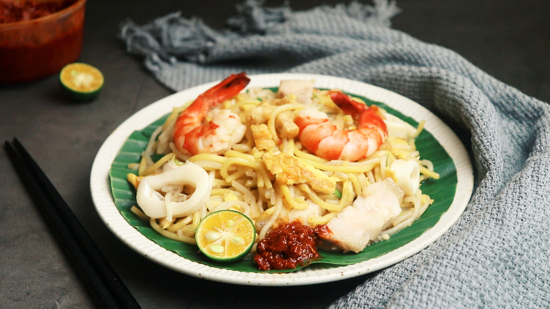 Hokkien Mee, plate, banana leaf, Full HD Desktop Wallpaper