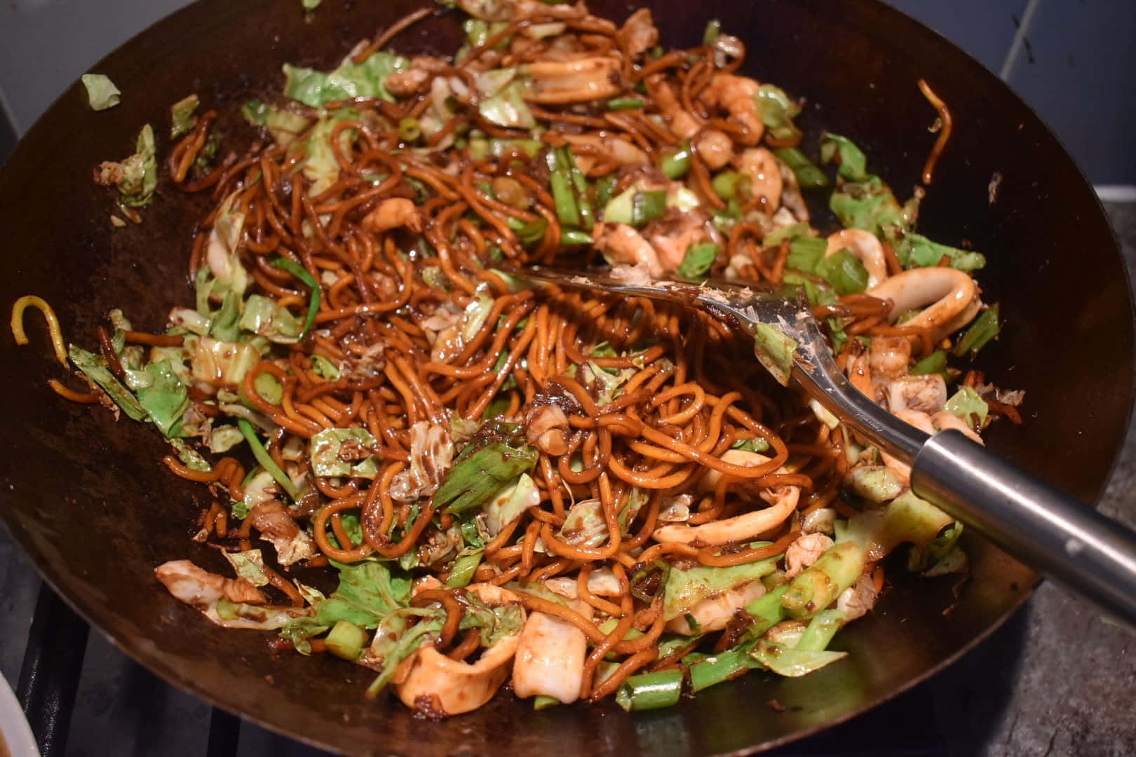 Hokkien Mee, wok, sizzling stir fry noodles, HD Desktop Wallpaper