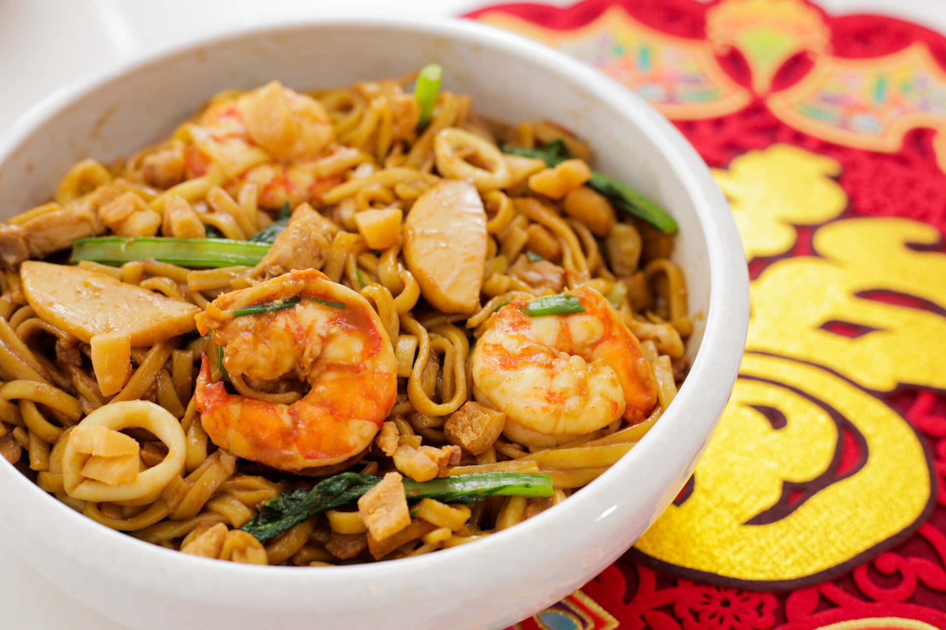 braised hokkien mee, steaming bowl, shrimp, Full HD Desktop Wallpaper