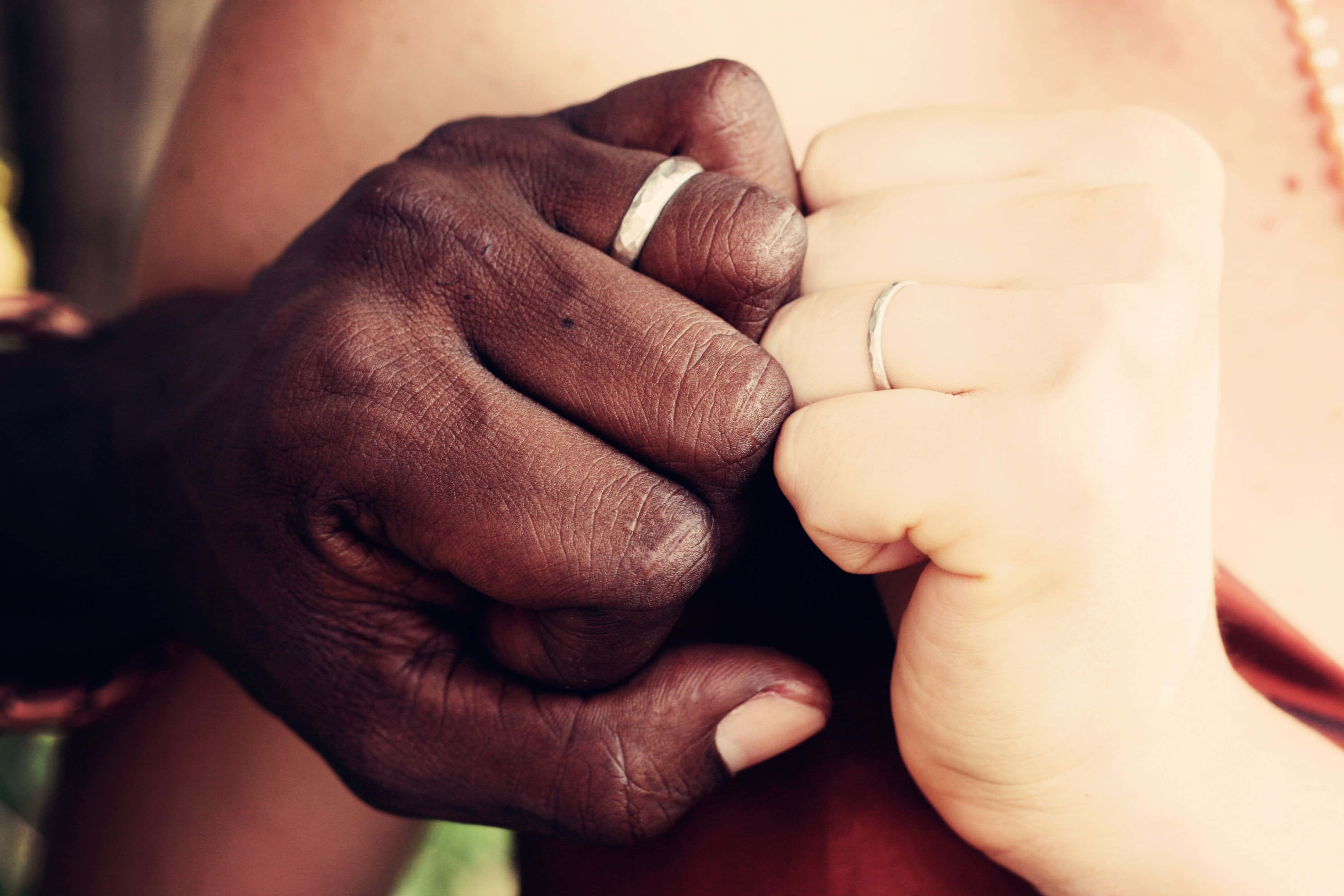 interracial wedding rings, wedding bands, two hands, 4K Desktop Wallpaper