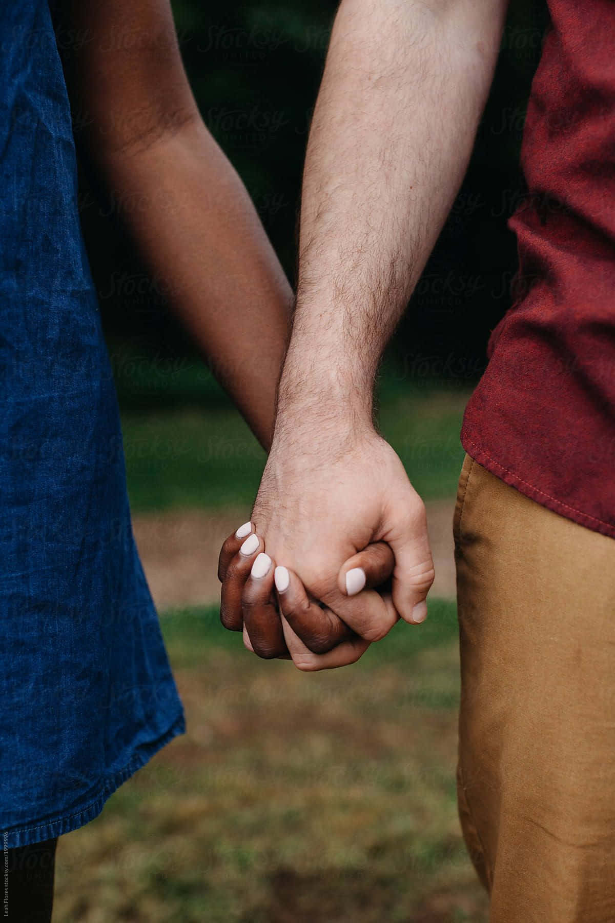 interracial couple, holding hands, close-up shot, HD Phone Wallpaper