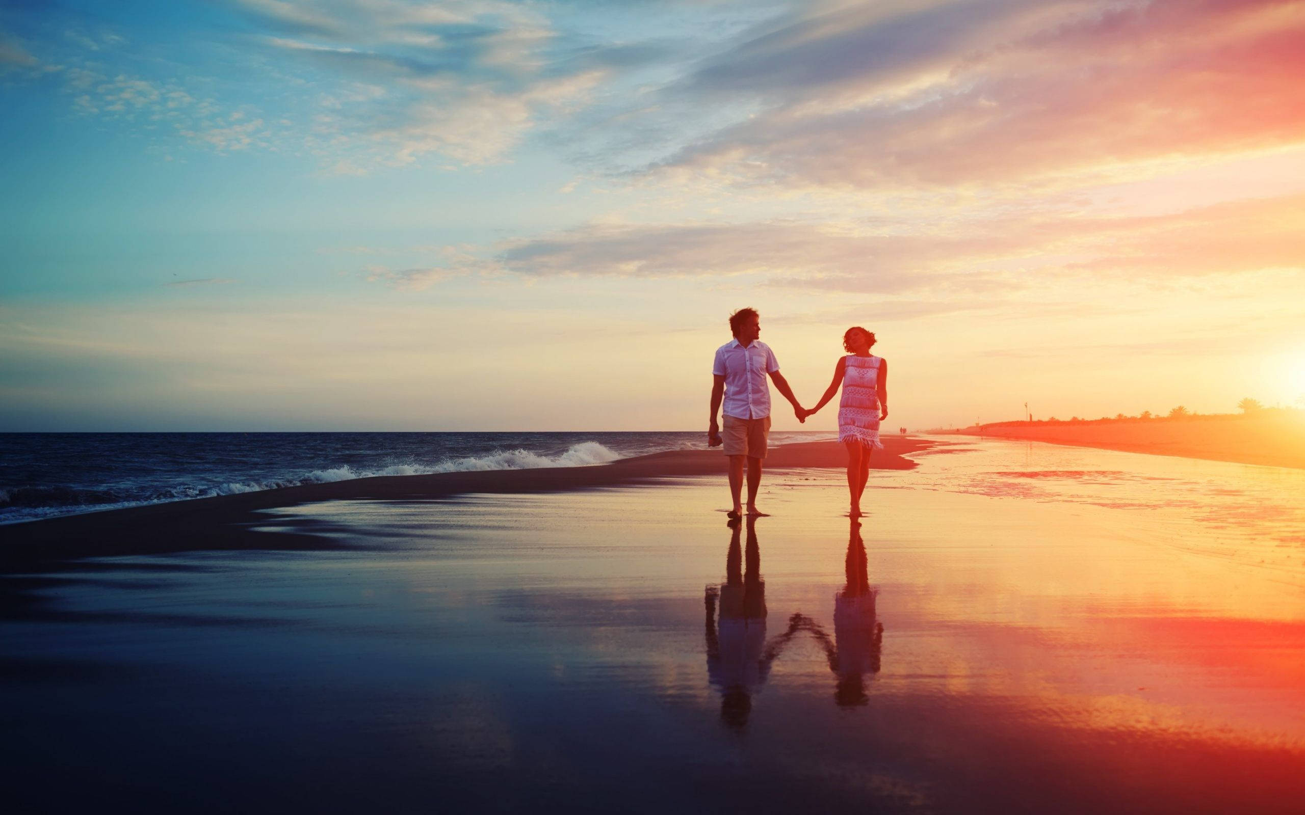 couple, wet beach, sunset, 2K Desktop Wallpaper