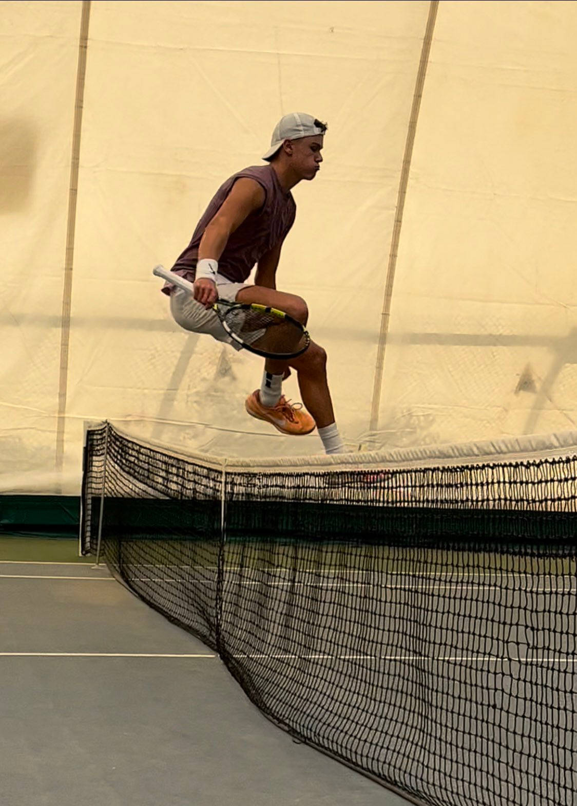Holger Rune, jumping, indoor court, HD Phone Wallpaper