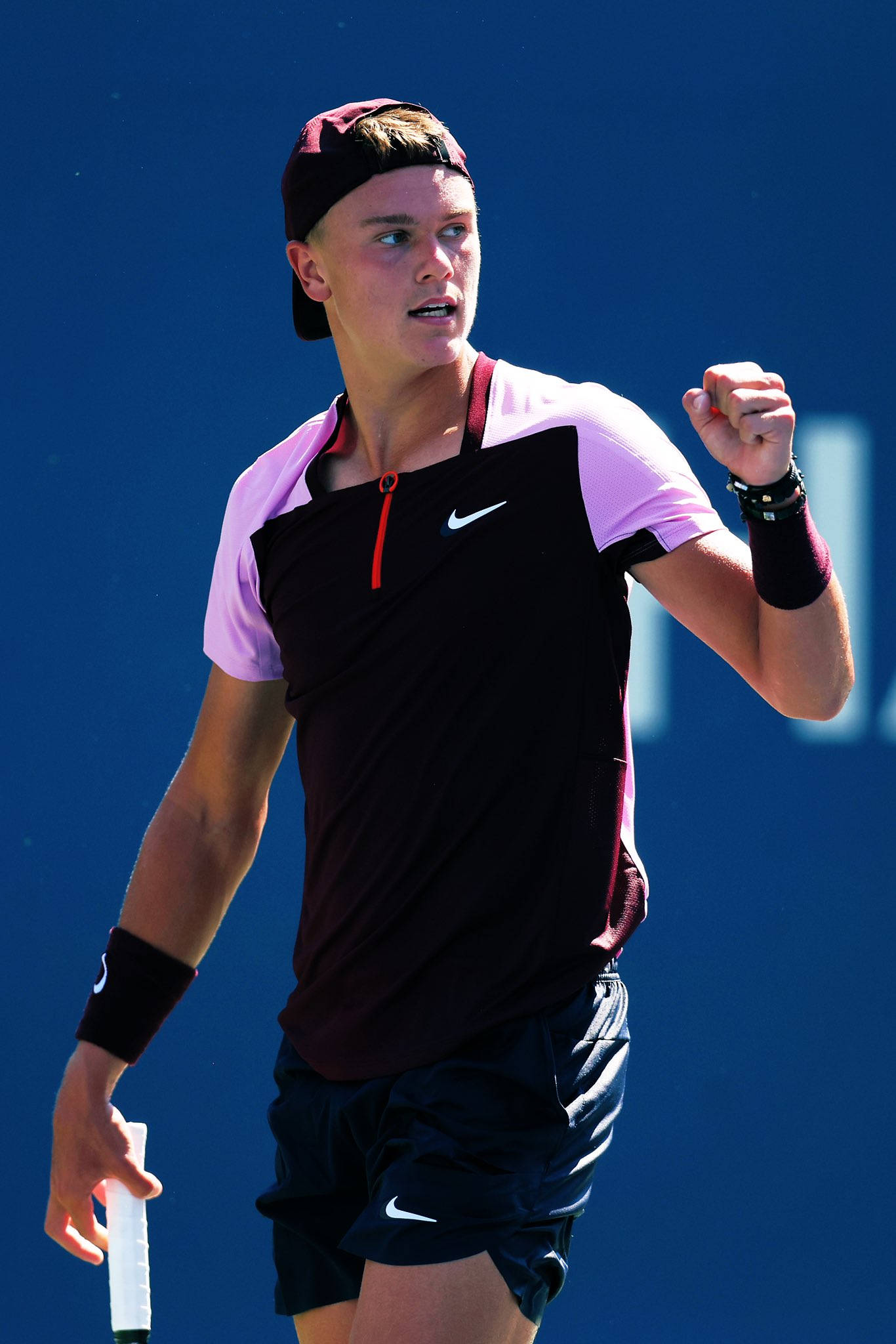 Holger Rune, light purple, black and pink Nike outfit, Full HD Phone Wallpaper