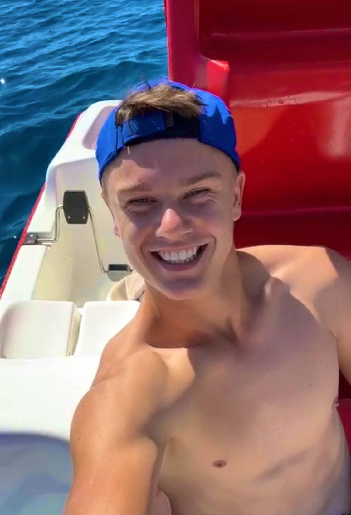 Holger Rune, blue cap, red and white boat, HD Phone Wallpaper
