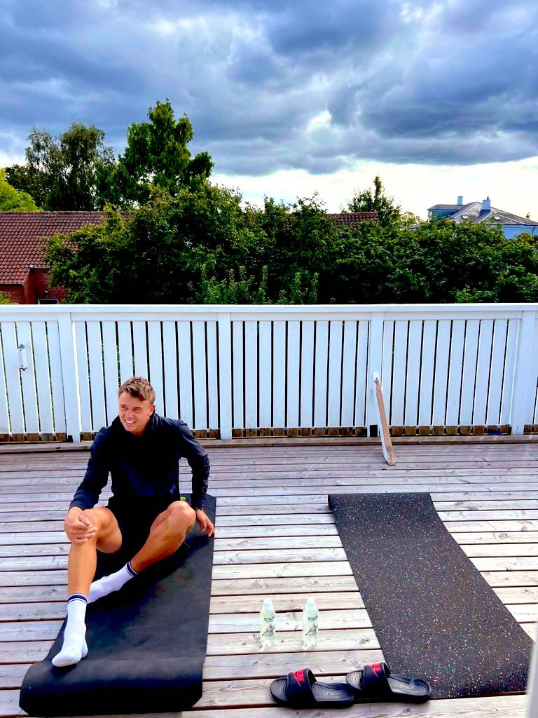 Holger Rune, yoga mat, wooden deck, SD Phone Wallpaper