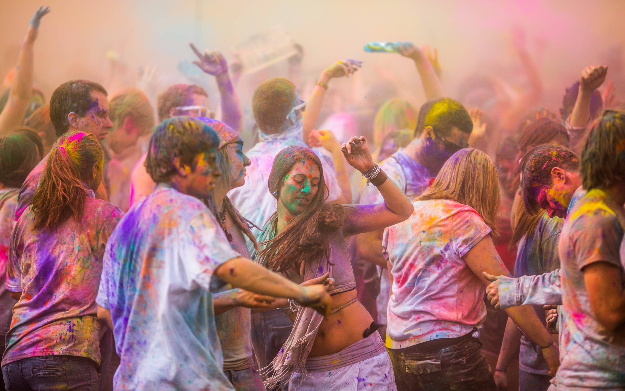 Holi, dancing crowd, colorful powders, 2K Desktop Wallpaper