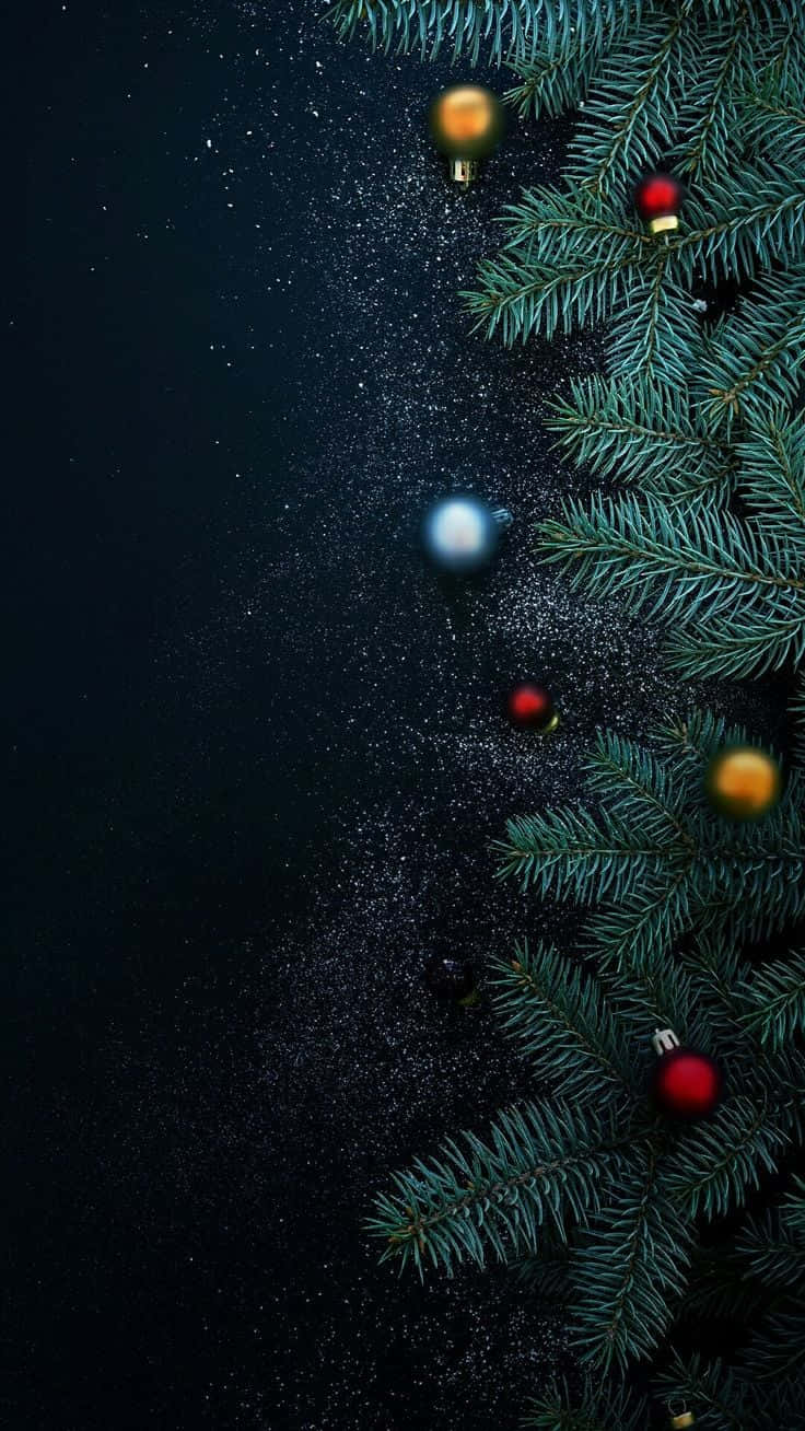 Holiday iPhone, Christmas Wreath, red and gold ornaments, HD Phone Wallpaper