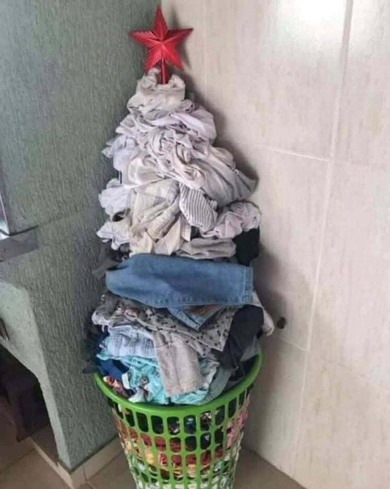 Christmas tree, red star, laundry basket, SD Phone Wallpaper