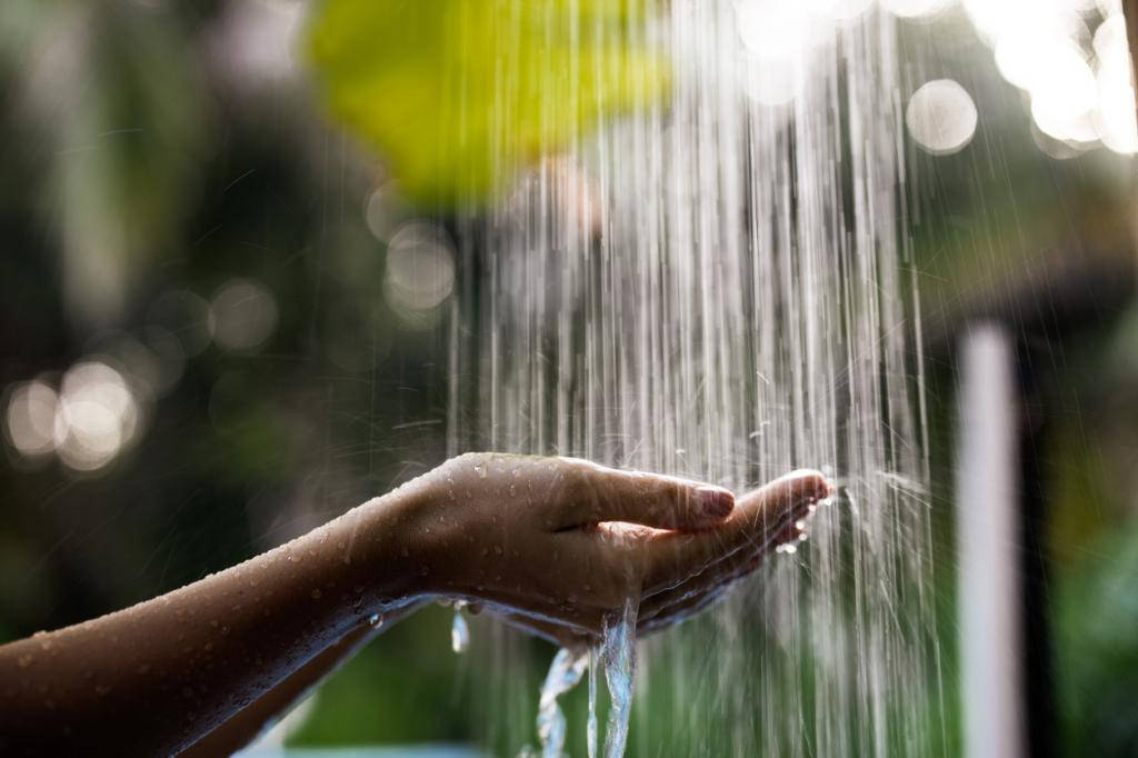 Holistic, hand, raindrops, SD Desktop Wallpaper