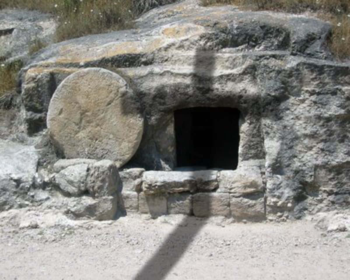 empty tomb, ancient stone tomb, large round lid, SD Desktop Wallpaper