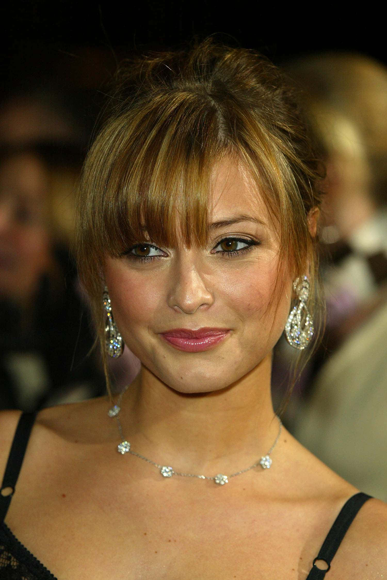 Holly Valance, glowing glamour, sparkling diamond earrings, Full HD Phone Wallpaper