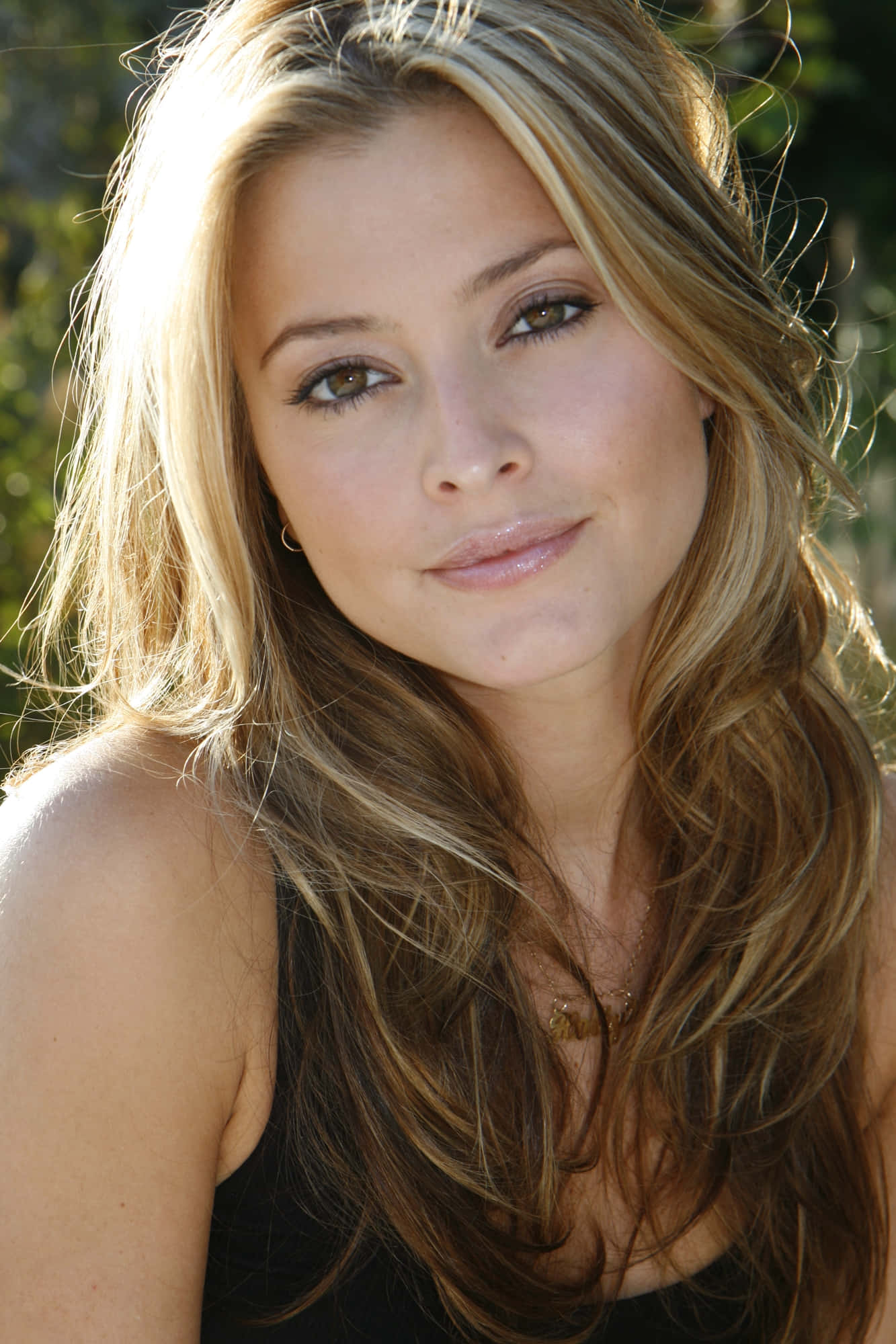 Holly Valance, sunlit blonde hair, soft smile, Full HD Phone Wallpaper