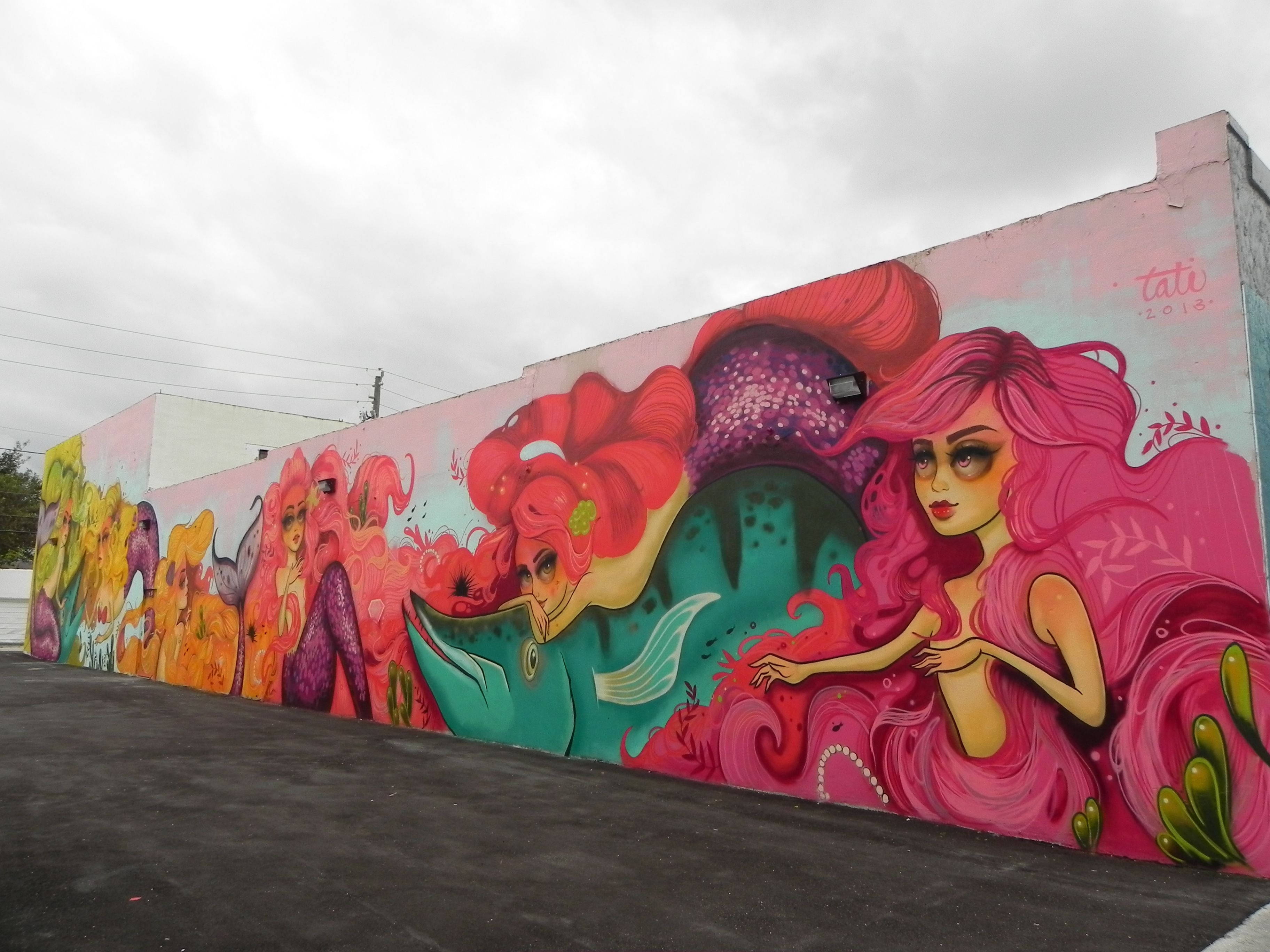 Hollywood Street, pink-haired mermaids, sea creatures, 2K Desktop Wallpaper
