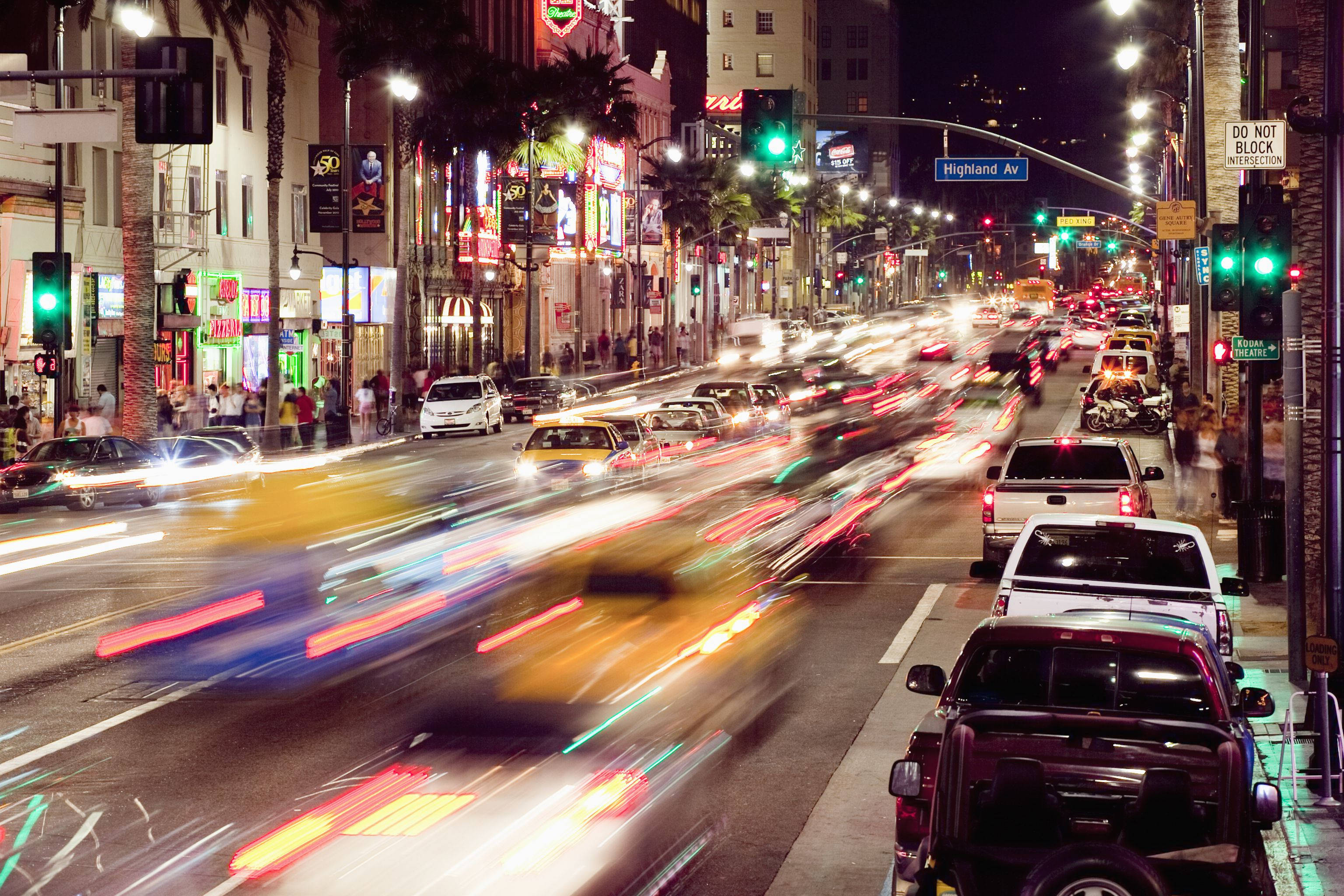 Hollywood Street, car lights, neon signs, 2K Desktop Wallpaper