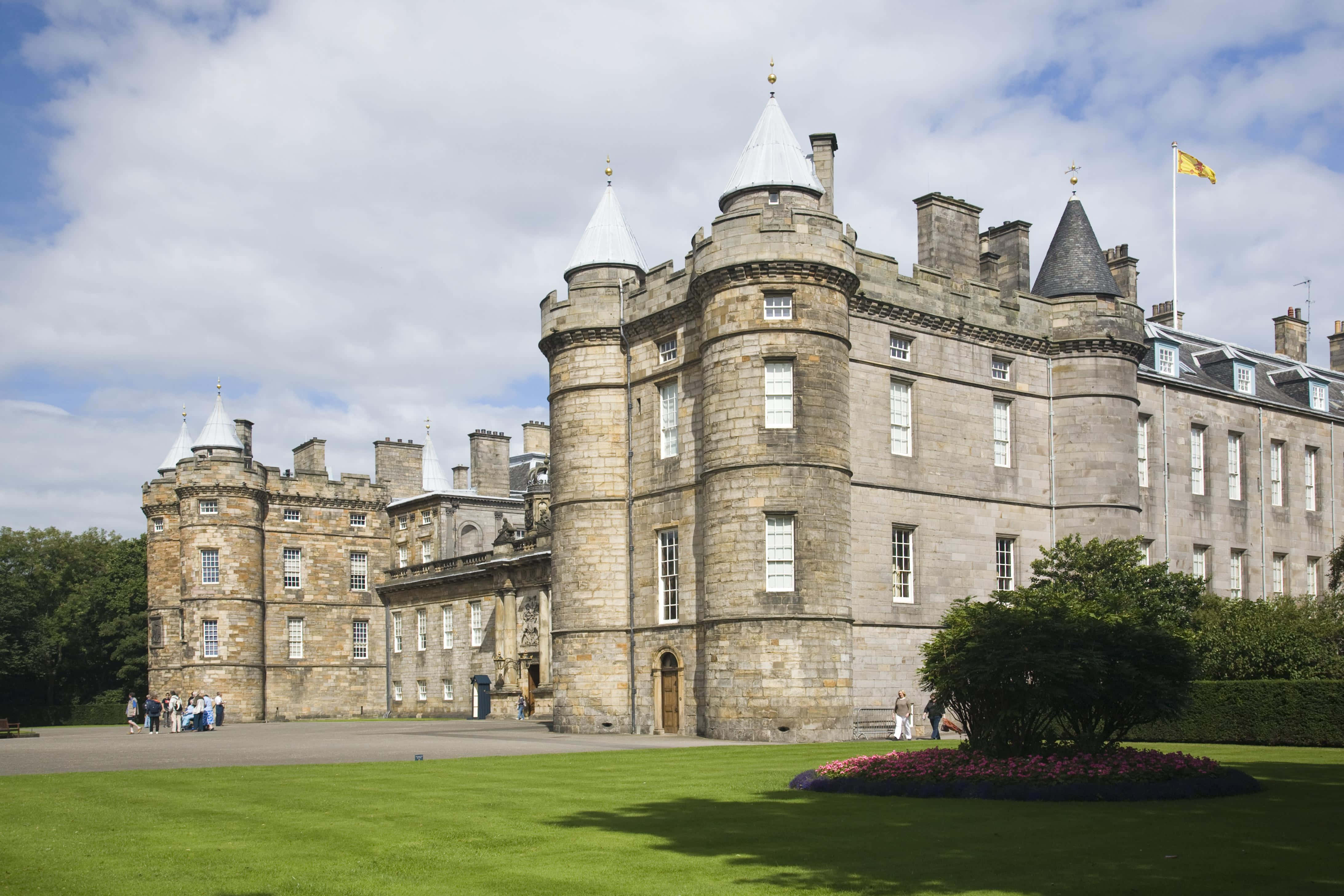 Holyrood Palace, stone towers, conical roofs, 4K Desktop Wallpaper