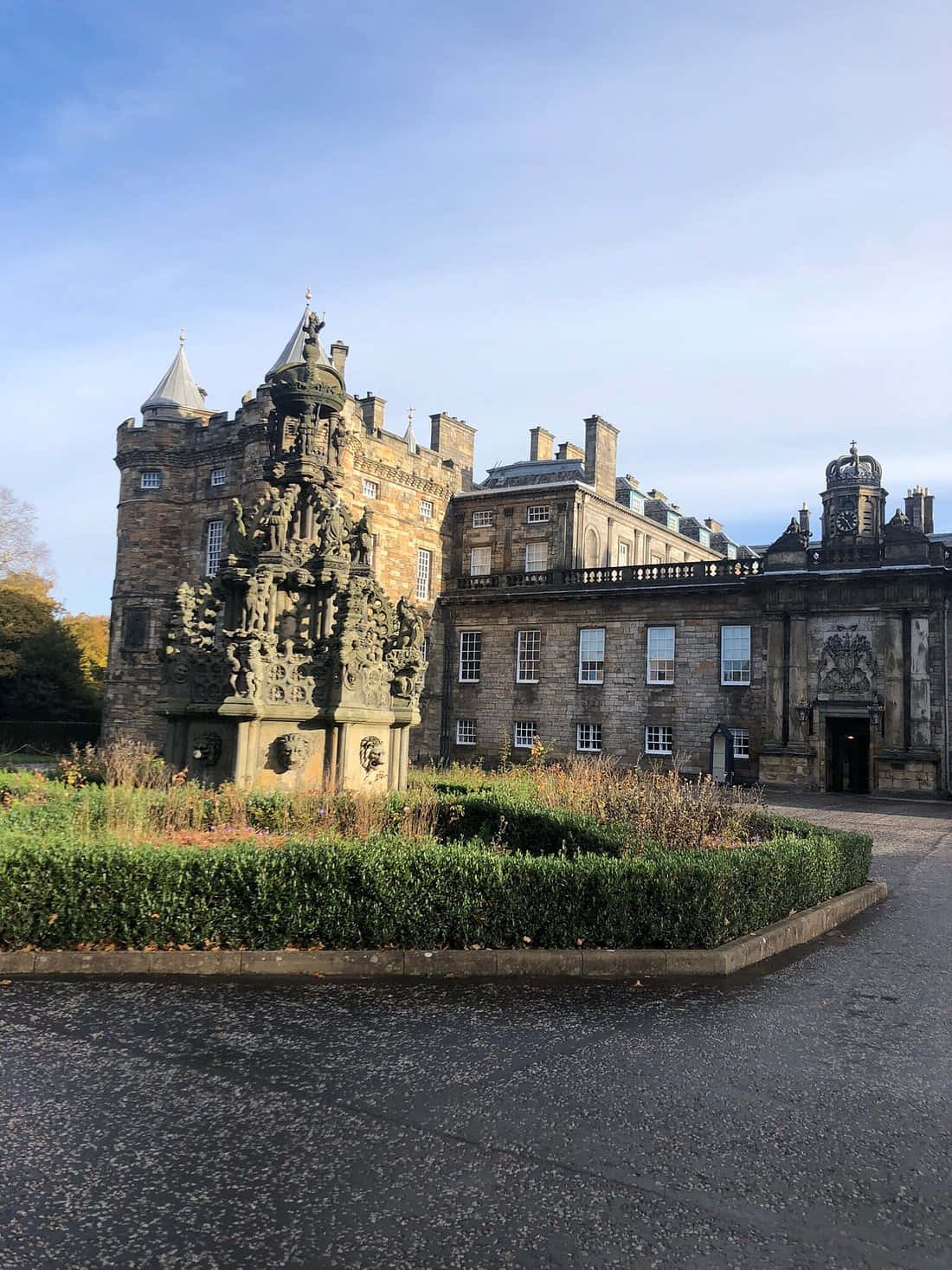 Holyrood Palace, historic stone castle, ornate sculptures, HD Phone Wallpaper