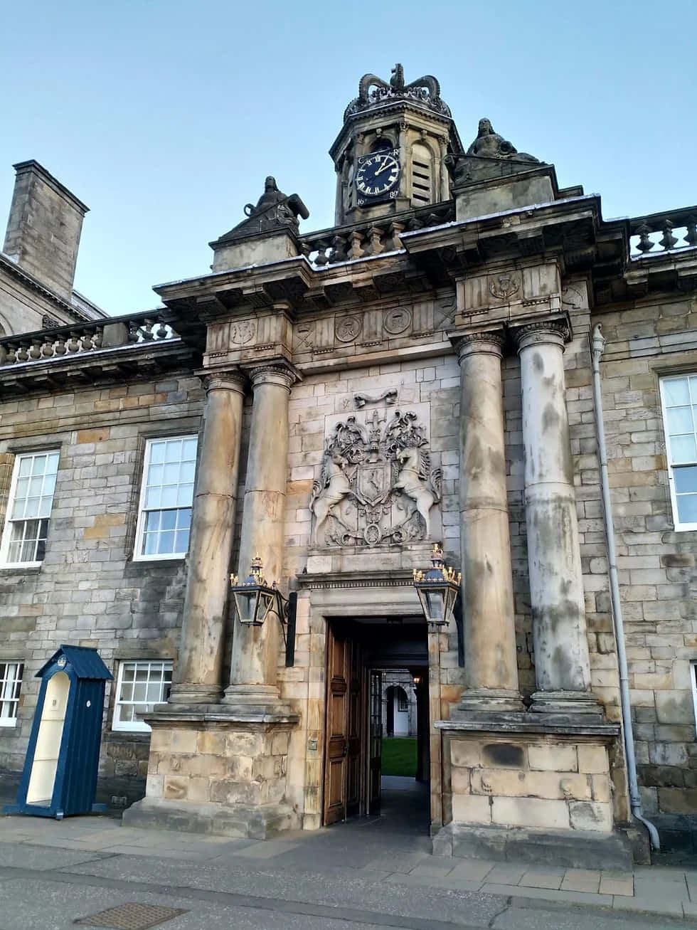 Holyrood Palace, clock tower, coat of arms, HD Phone Wallpaper