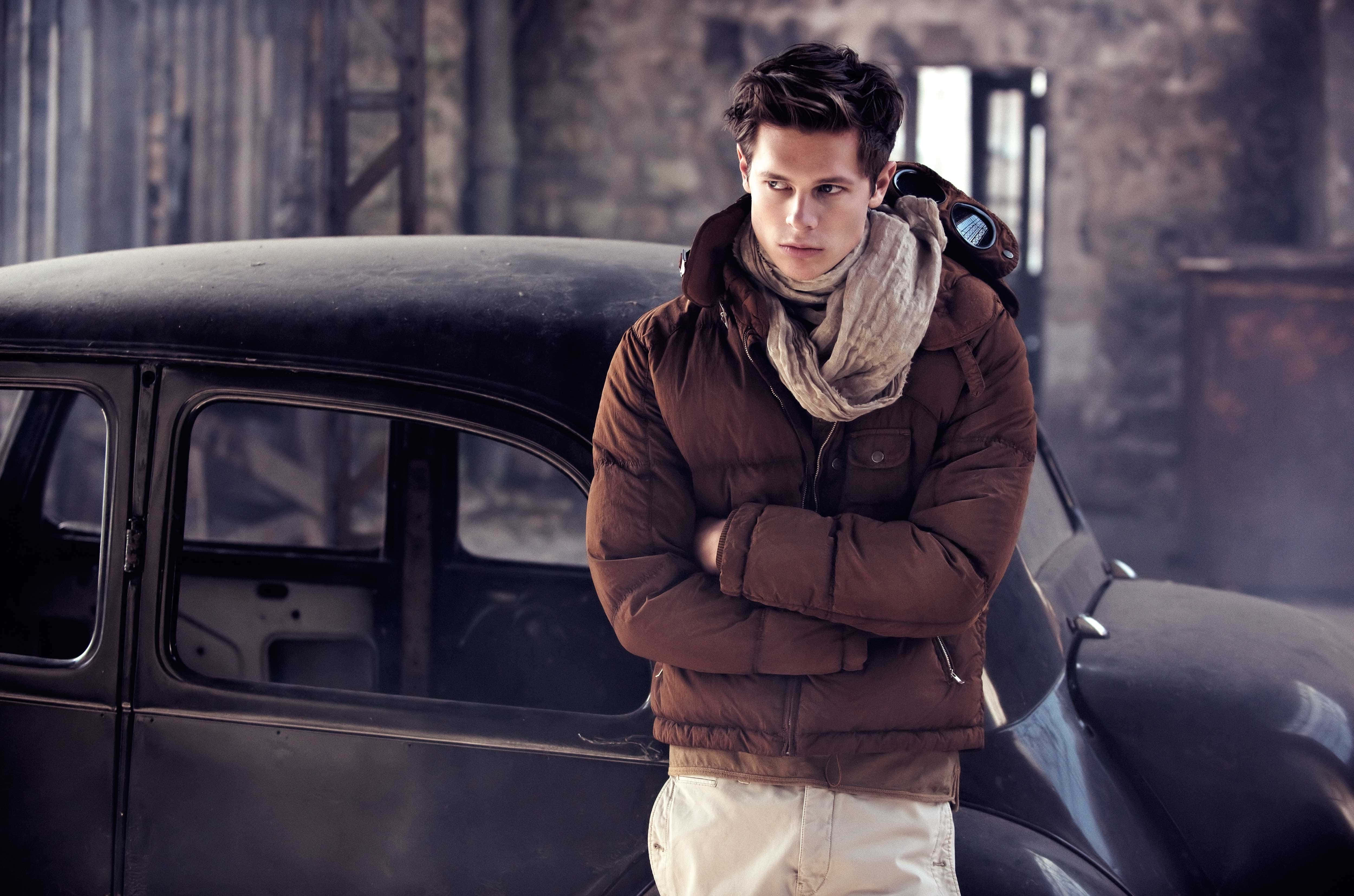 Hombres Guapos, brown puffer jacket, scarf, 4K Desktop Wallpaper