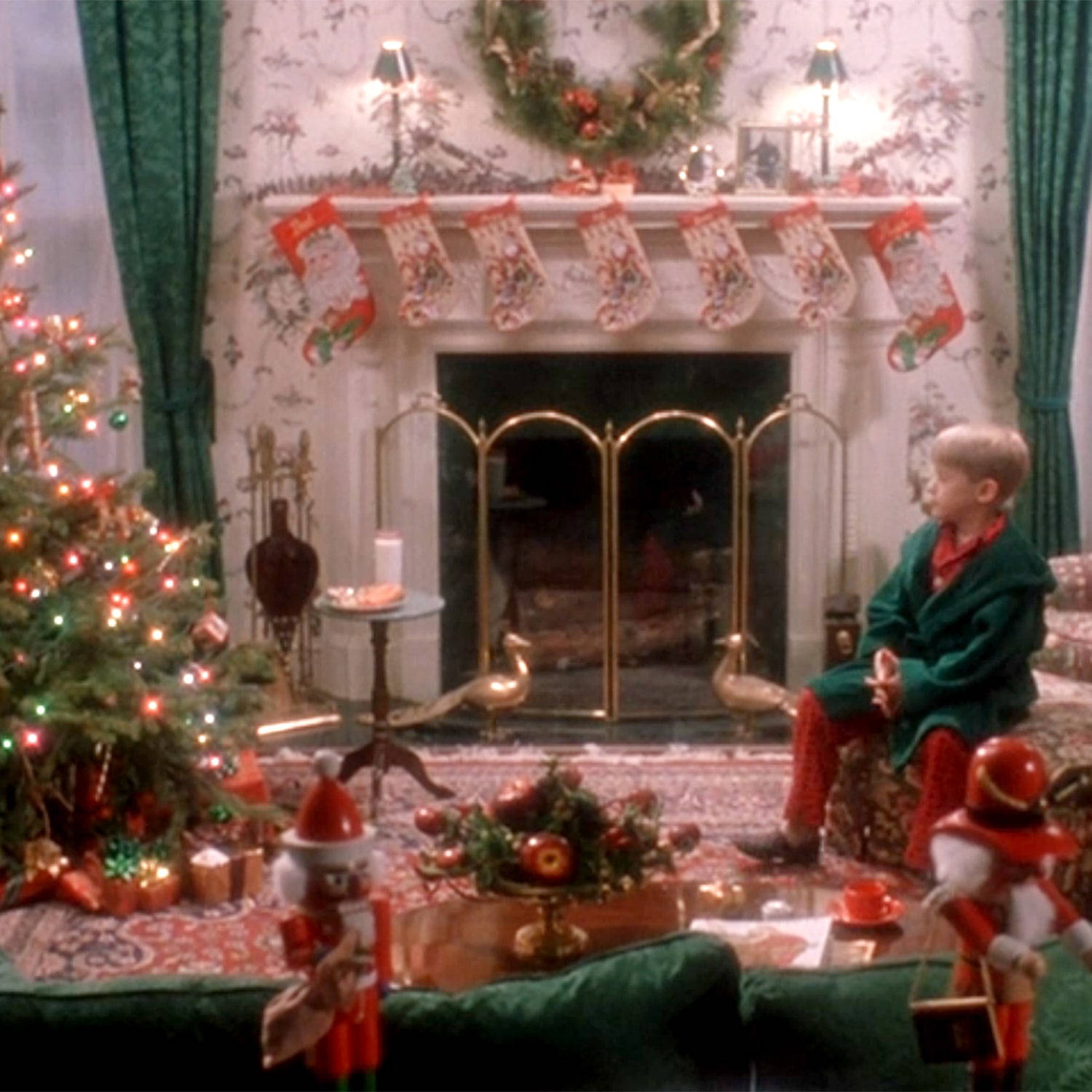 Home Alone, green robe, fireplace, HD Desktop Wallpaper