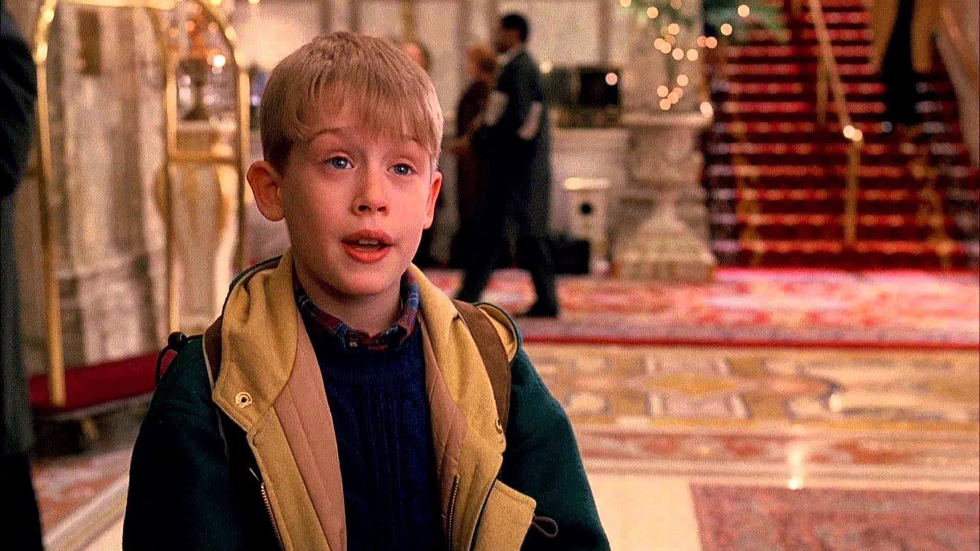 Home Alone, green jacket, grand hotel lobby, Full HD Desktop Wallpaper