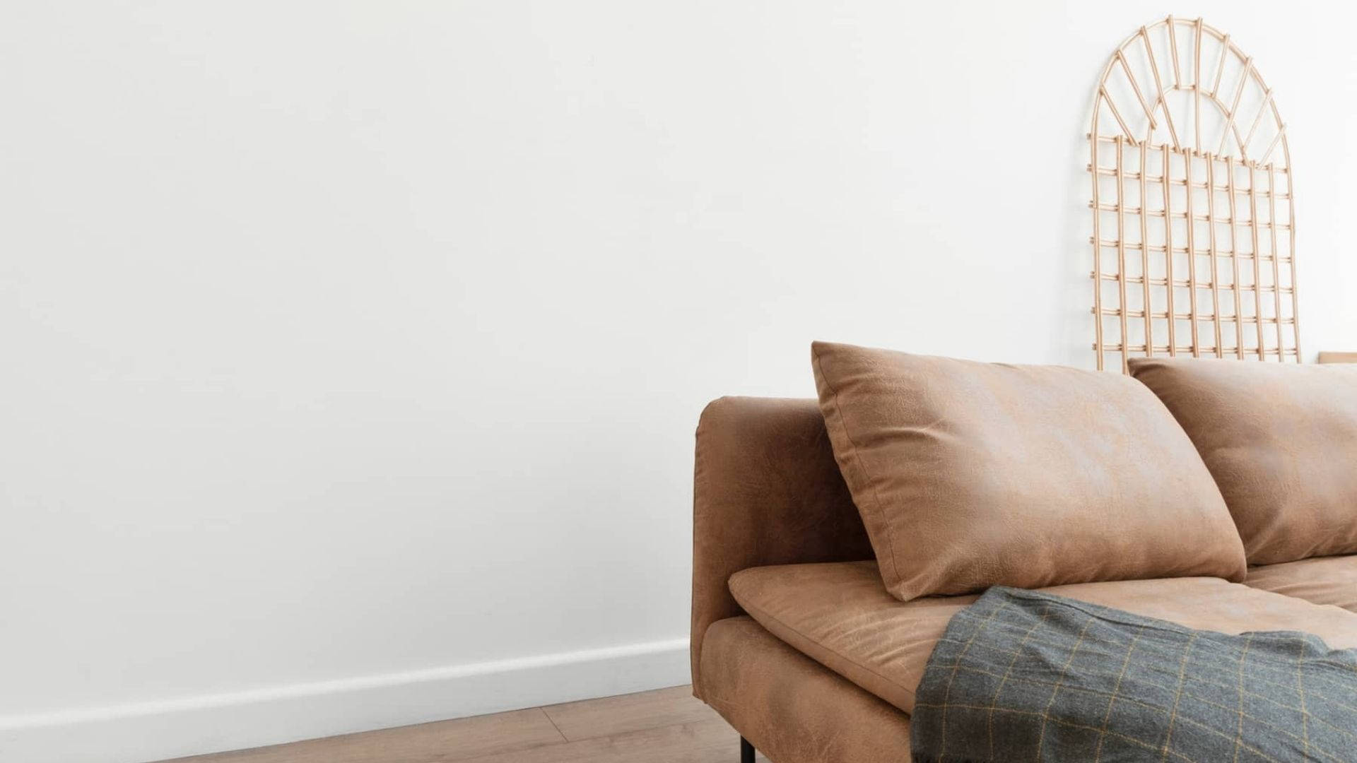 minimalist brown sofa, plaid blanket, woven arch decor, Full HD Desktop Wallpaper