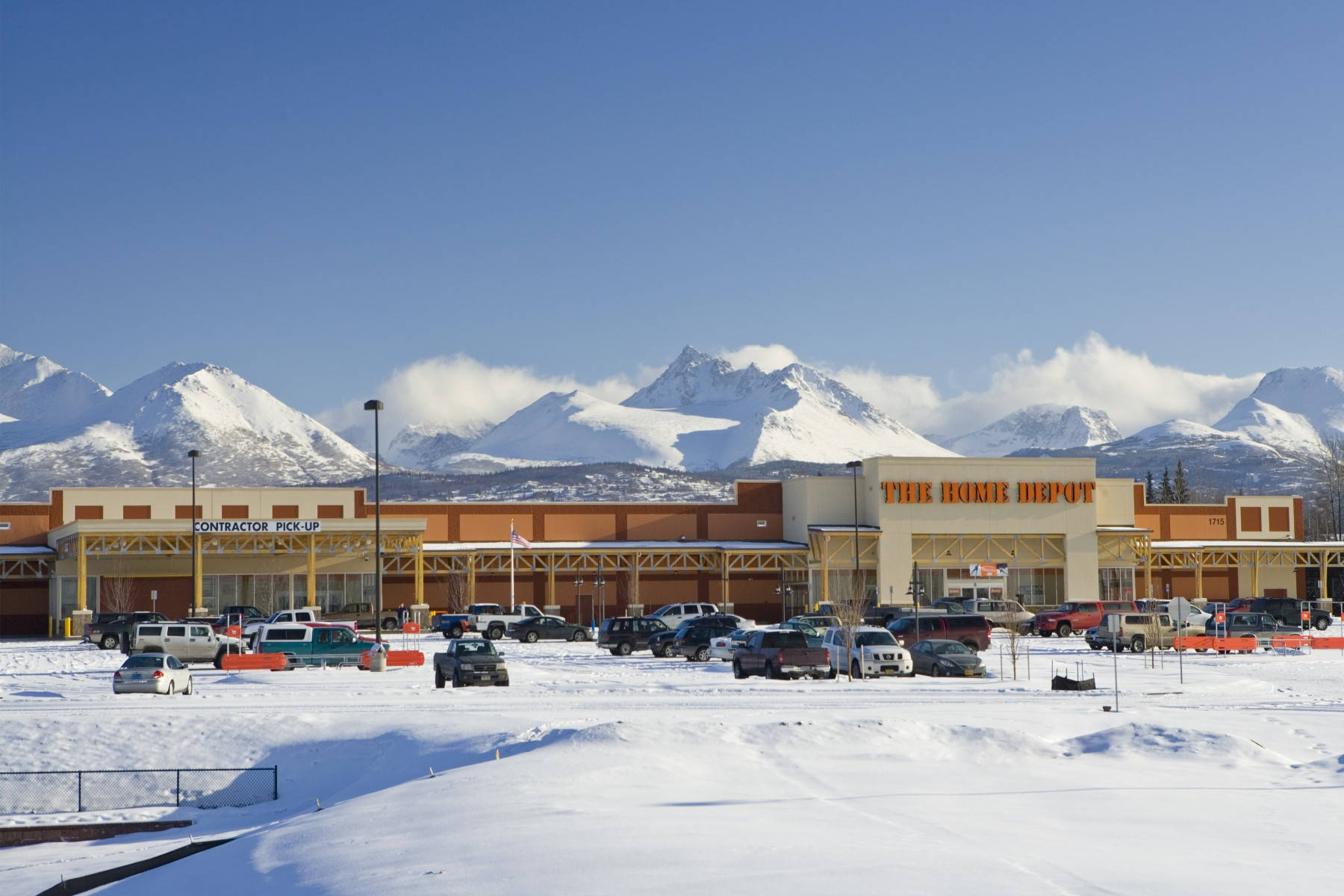 Home Depot, snowy parking lot, snow-capped mountains, HD Desktop Wallpaper