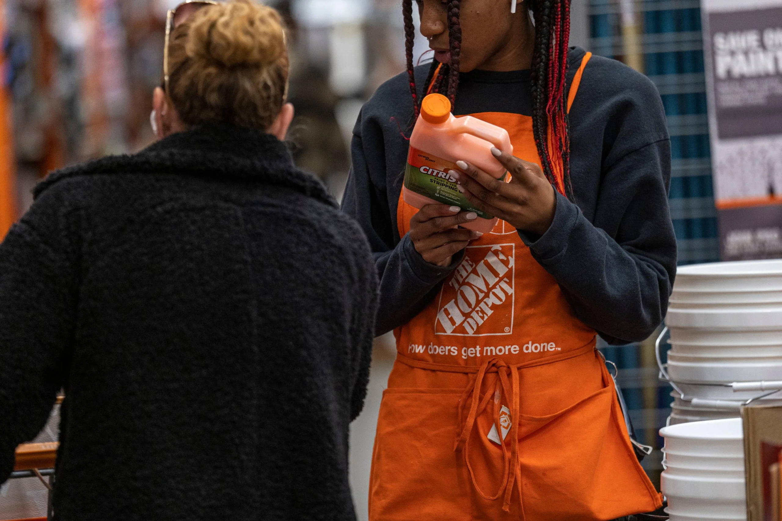 Home Depot, orange apron, paint, 2K Desktop Wallpaper